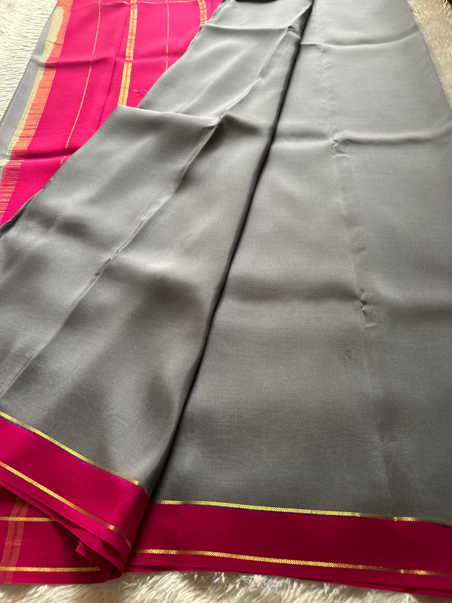 Rekha (2D) : Grey-pink