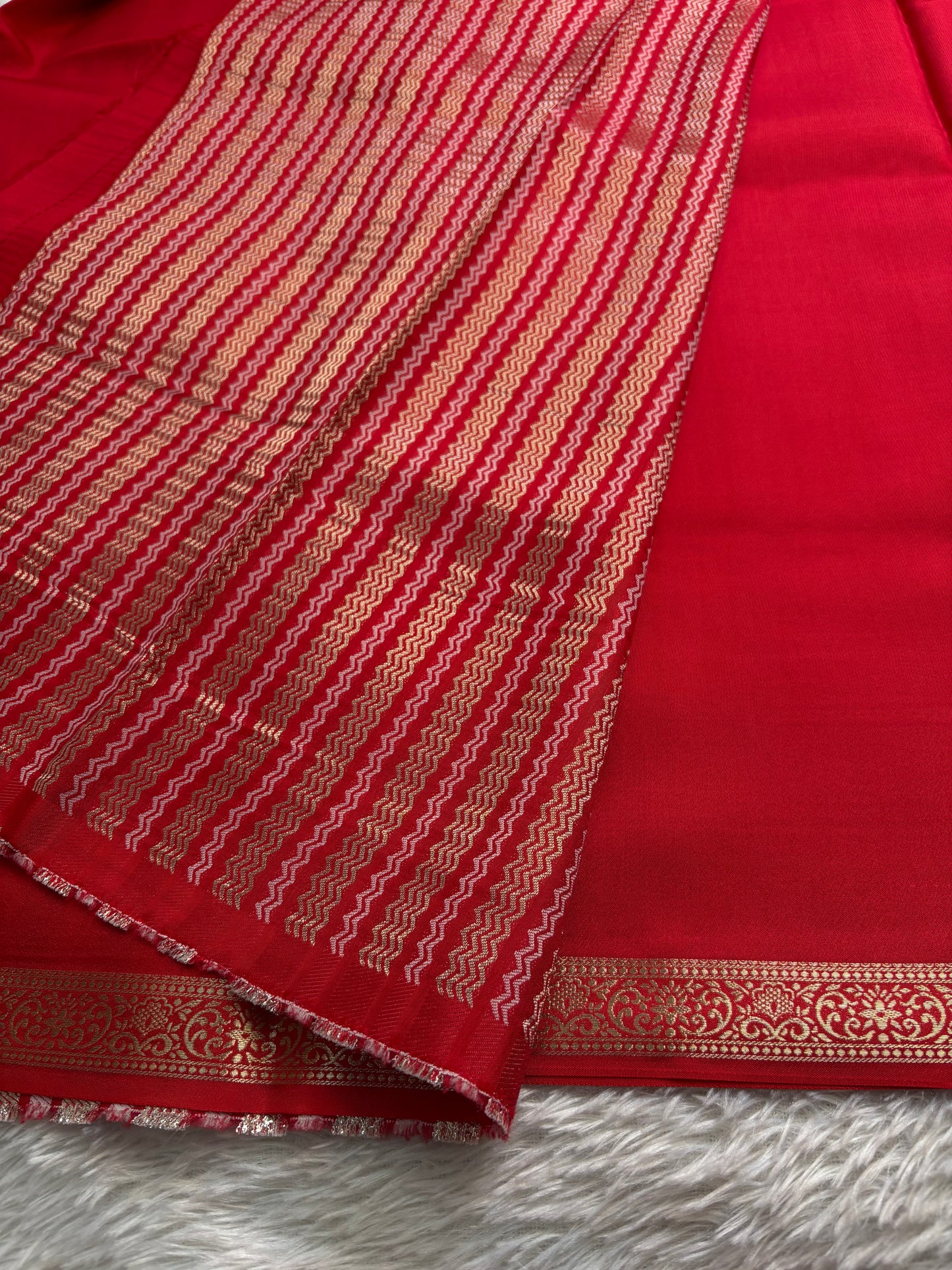 NYD126 : Solid Red