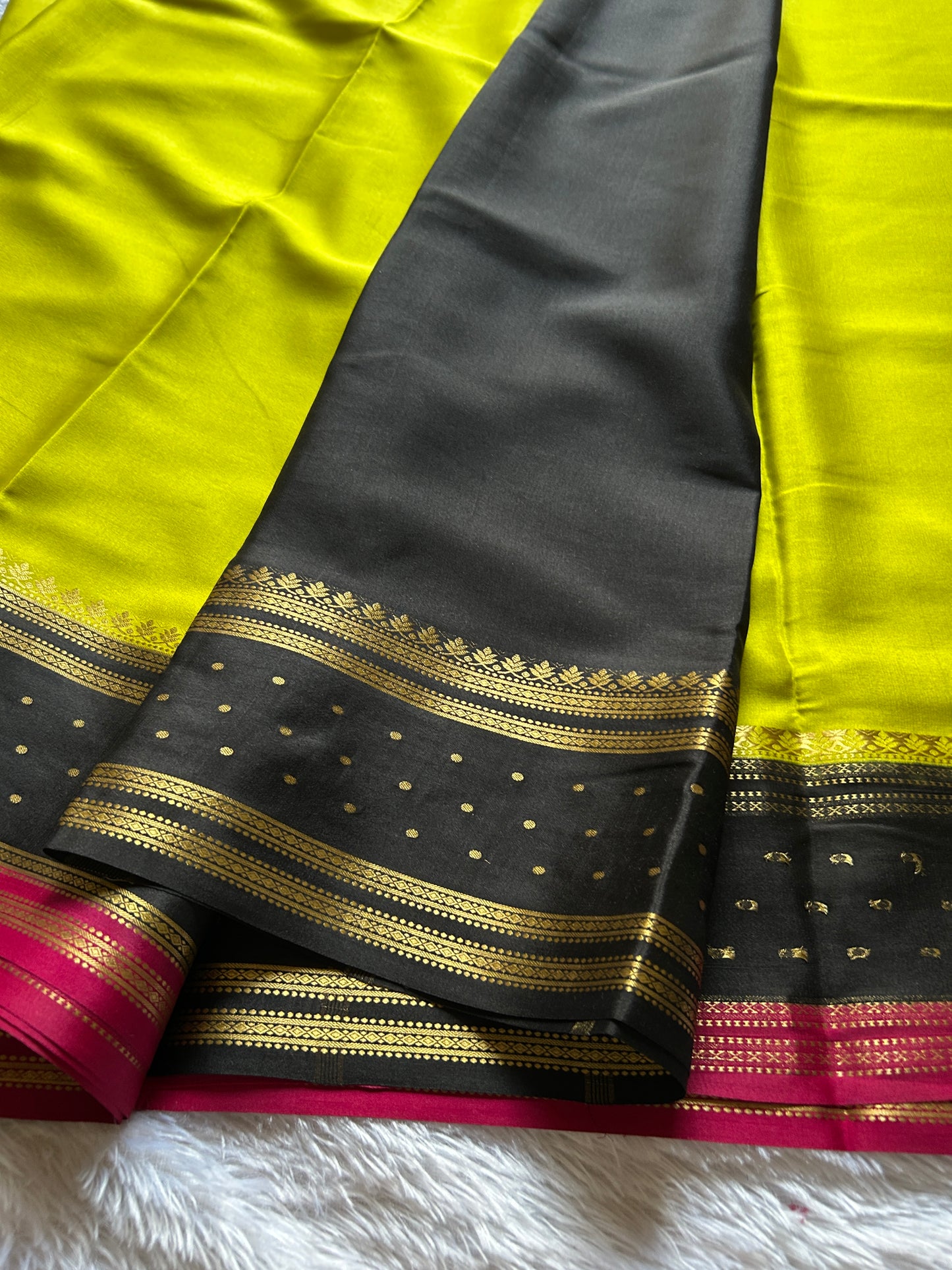 Drishti (3D) : Olive green -black-maroon