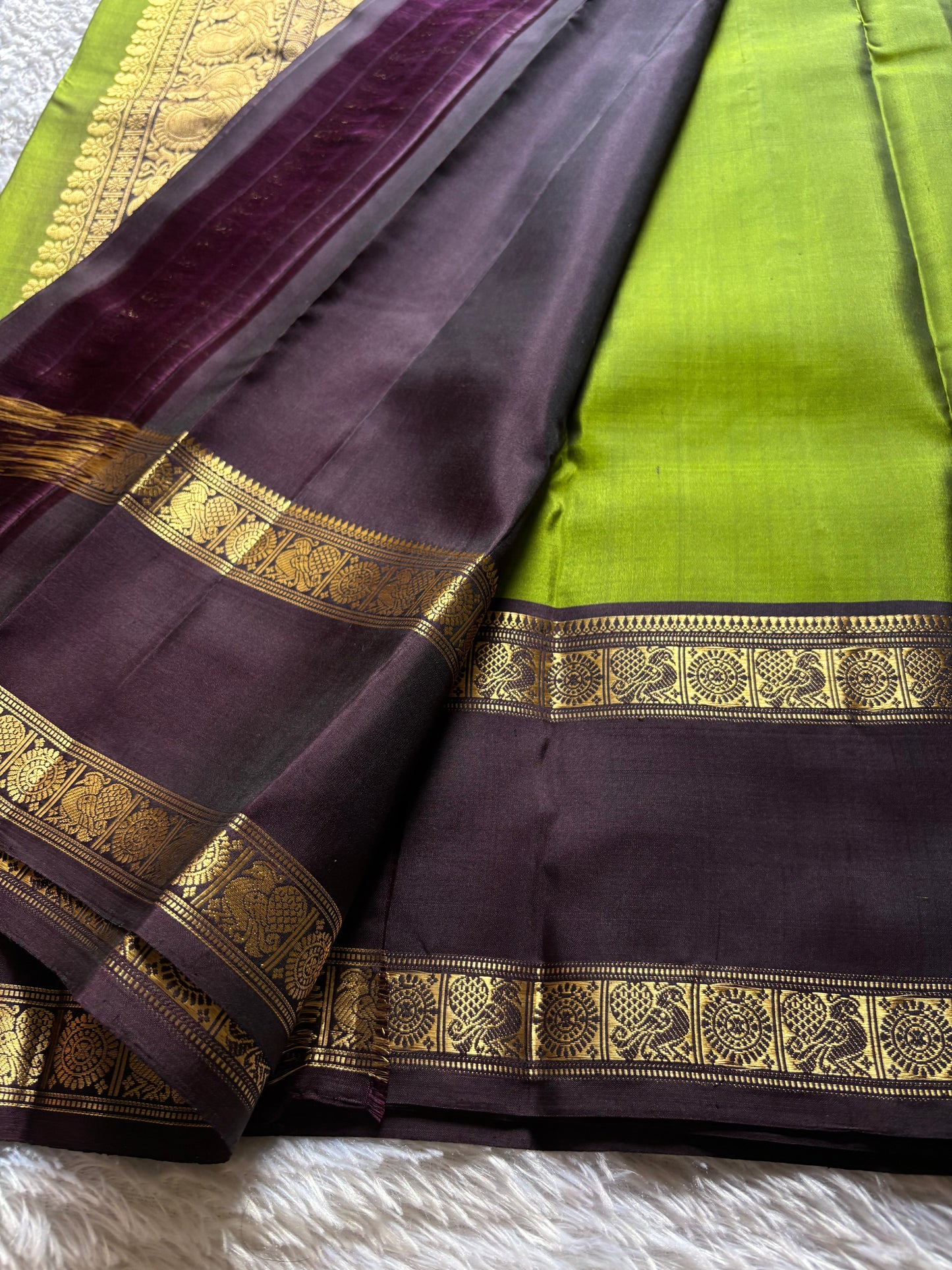 Lakshmi (2D) : Mehendi green-deep brown