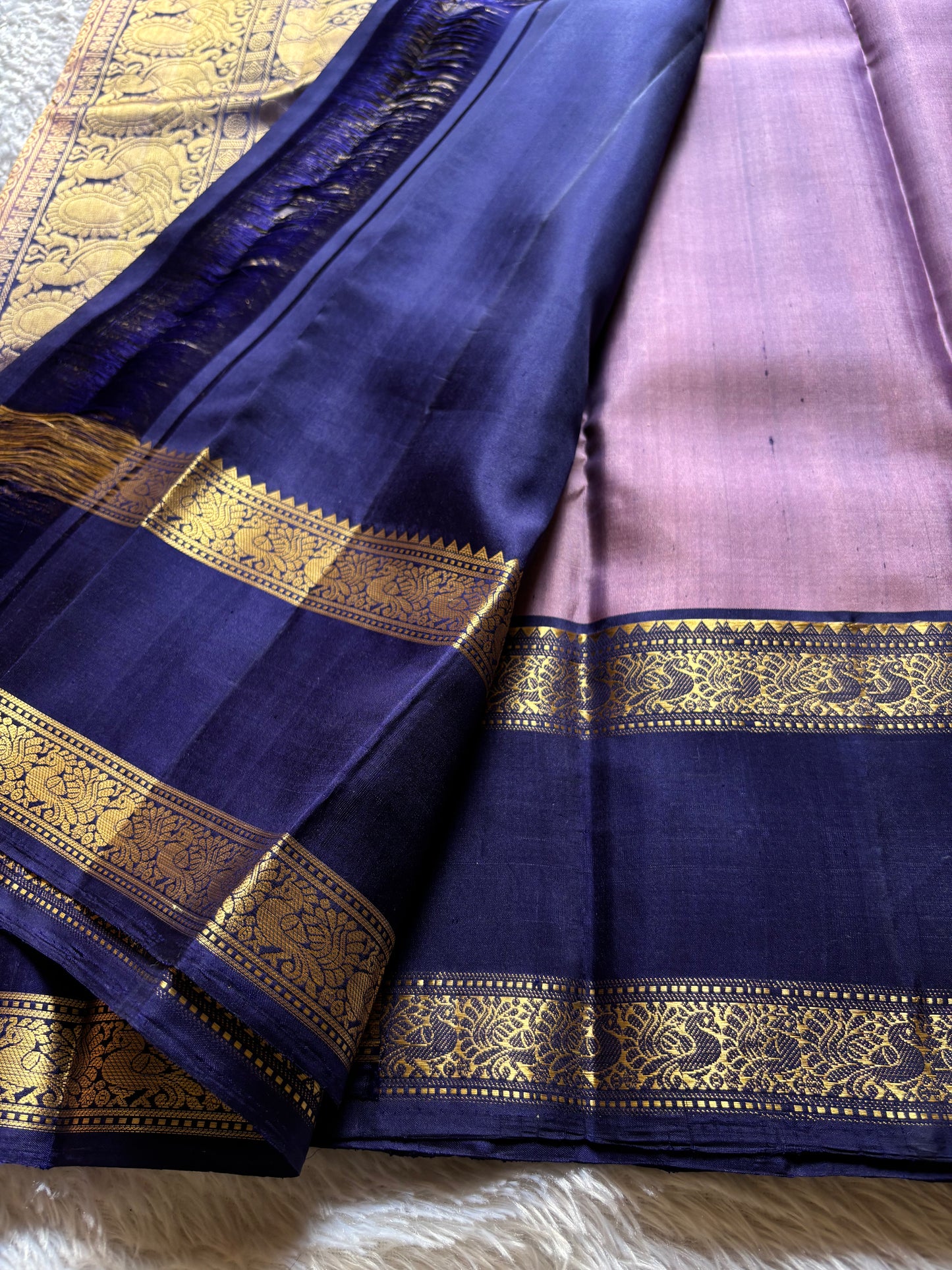 Lakshmi (2D) : Lilac pink-dark blue