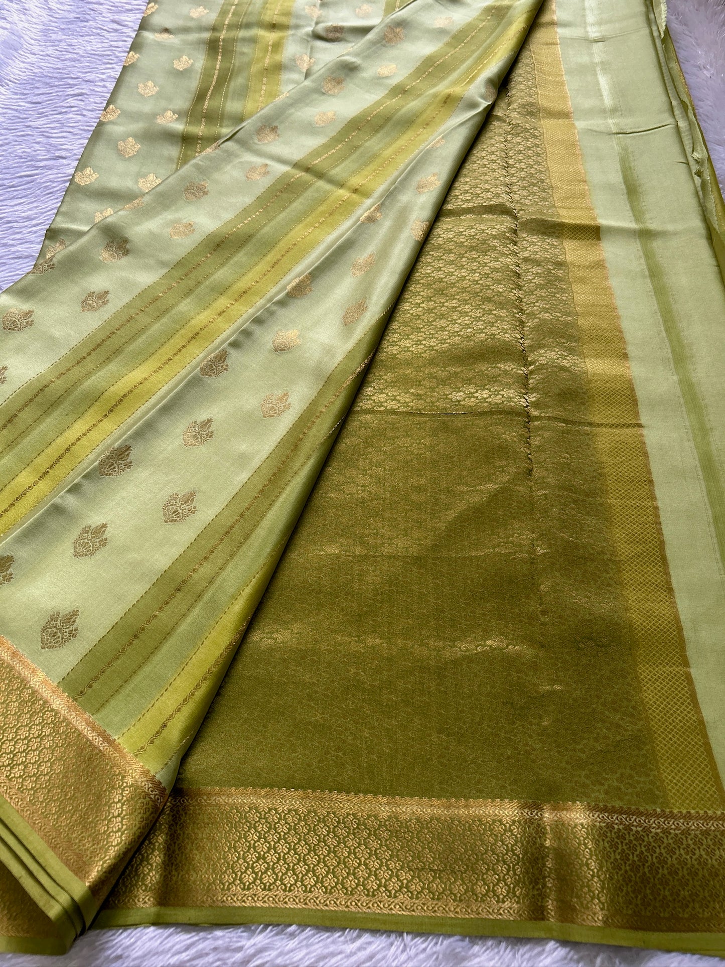 Nisha : Ombré Sage green