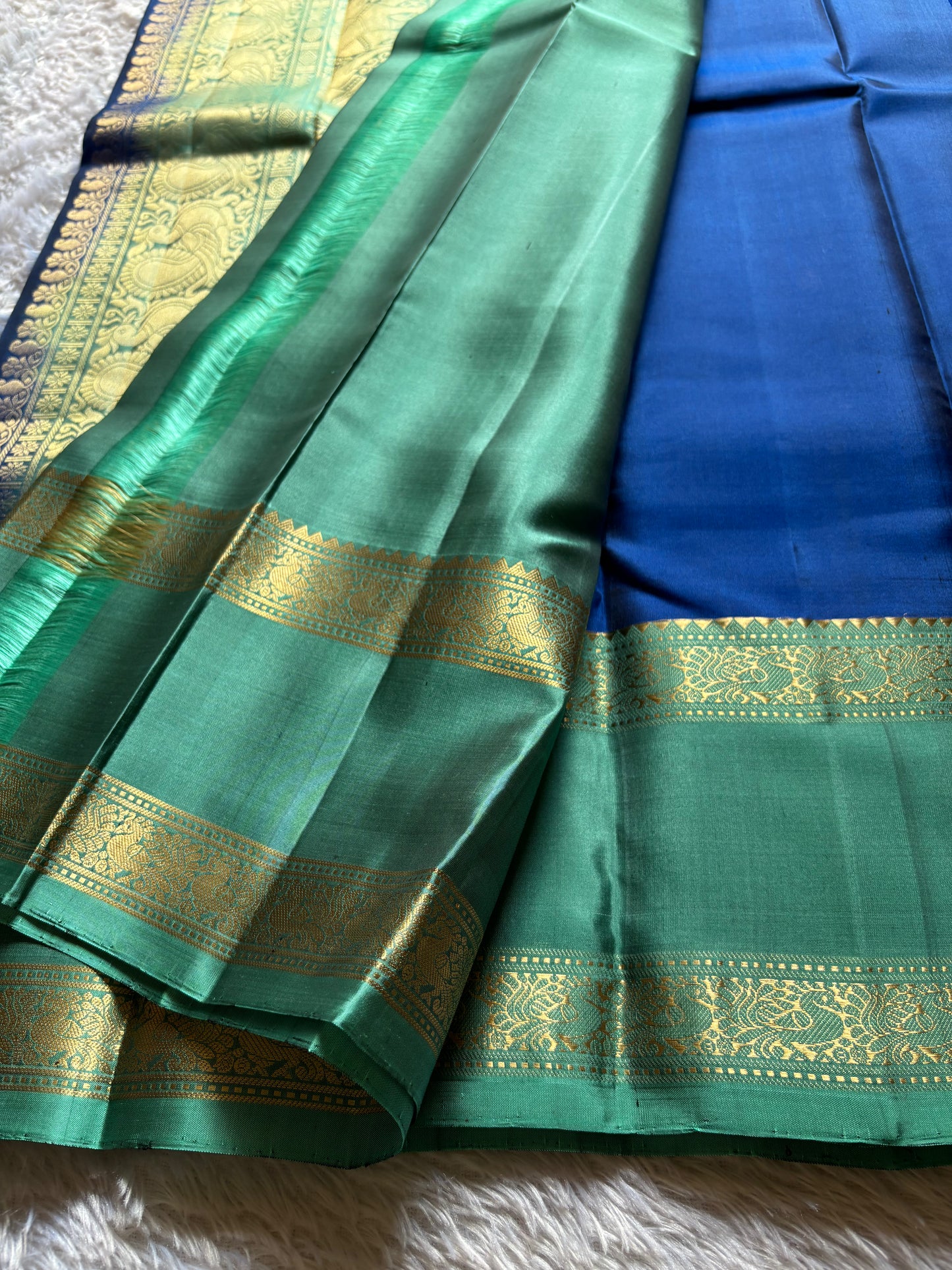 Lakshmi (2D) : Royal blue-sea green