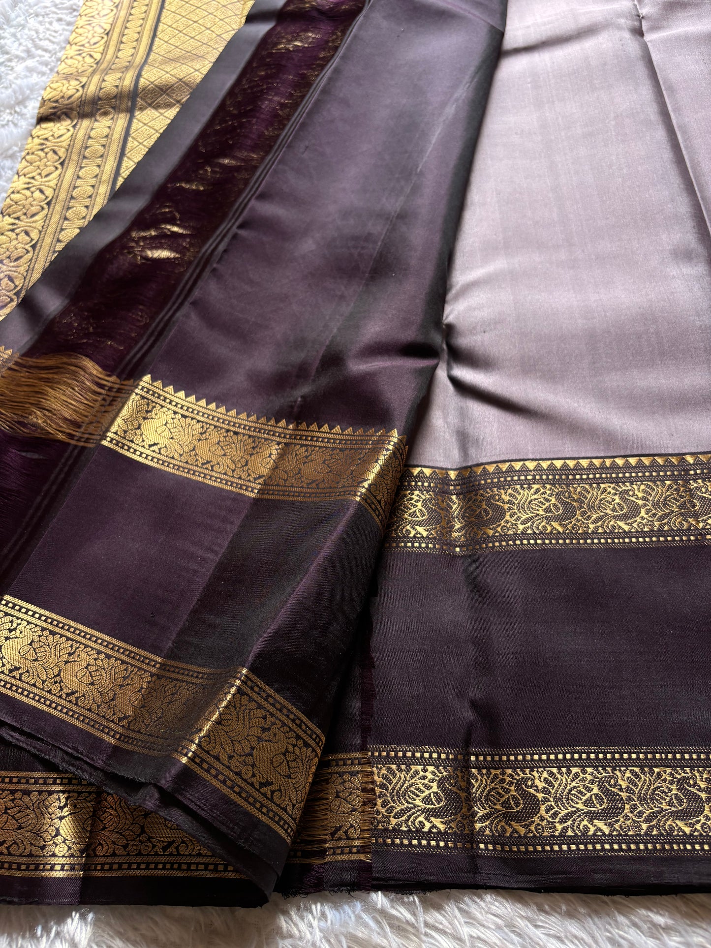 Lakshmi (2D) : Silver grey-deep brown