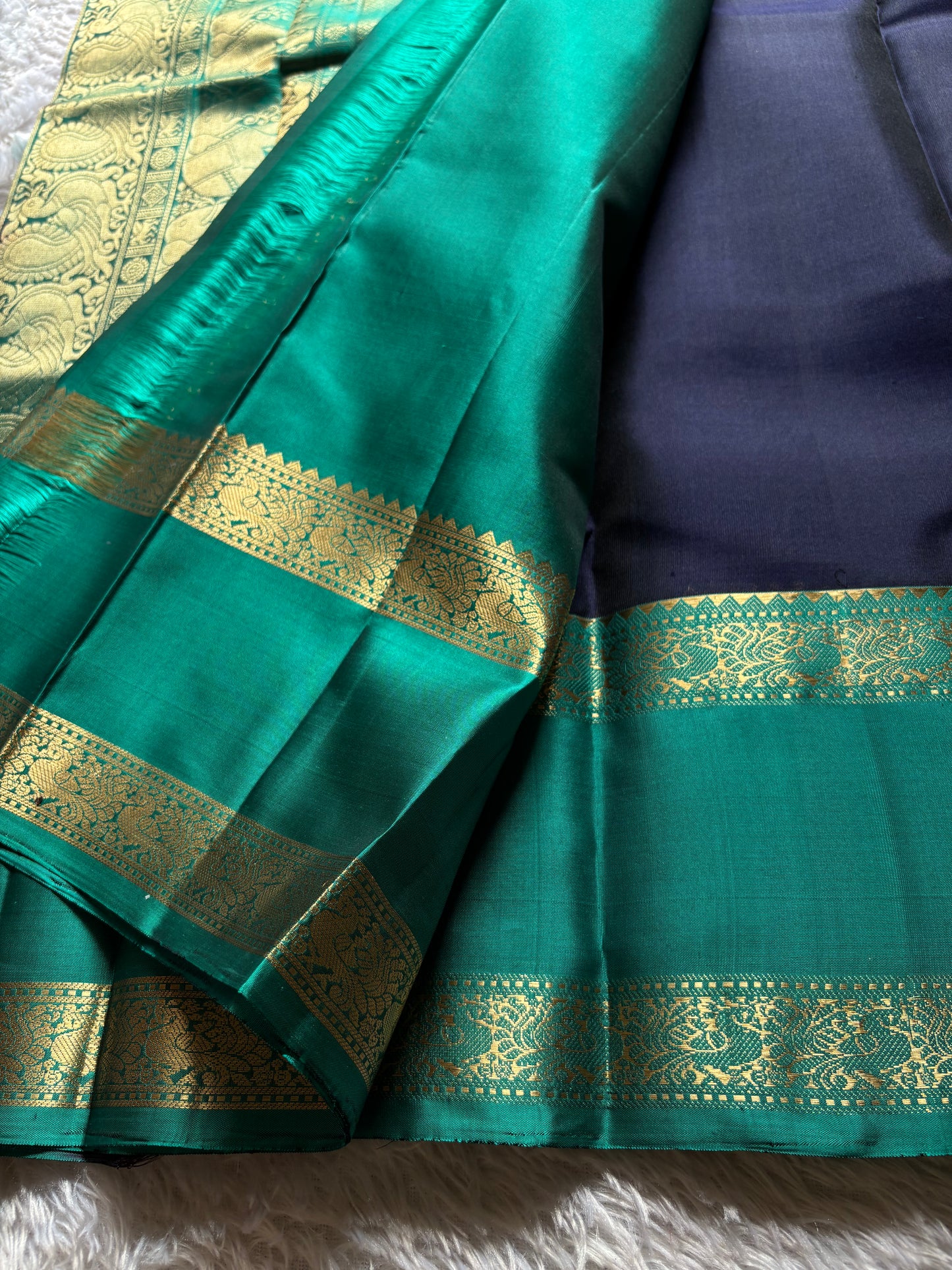 Lakshmi (2D) : Deep blue-rama green