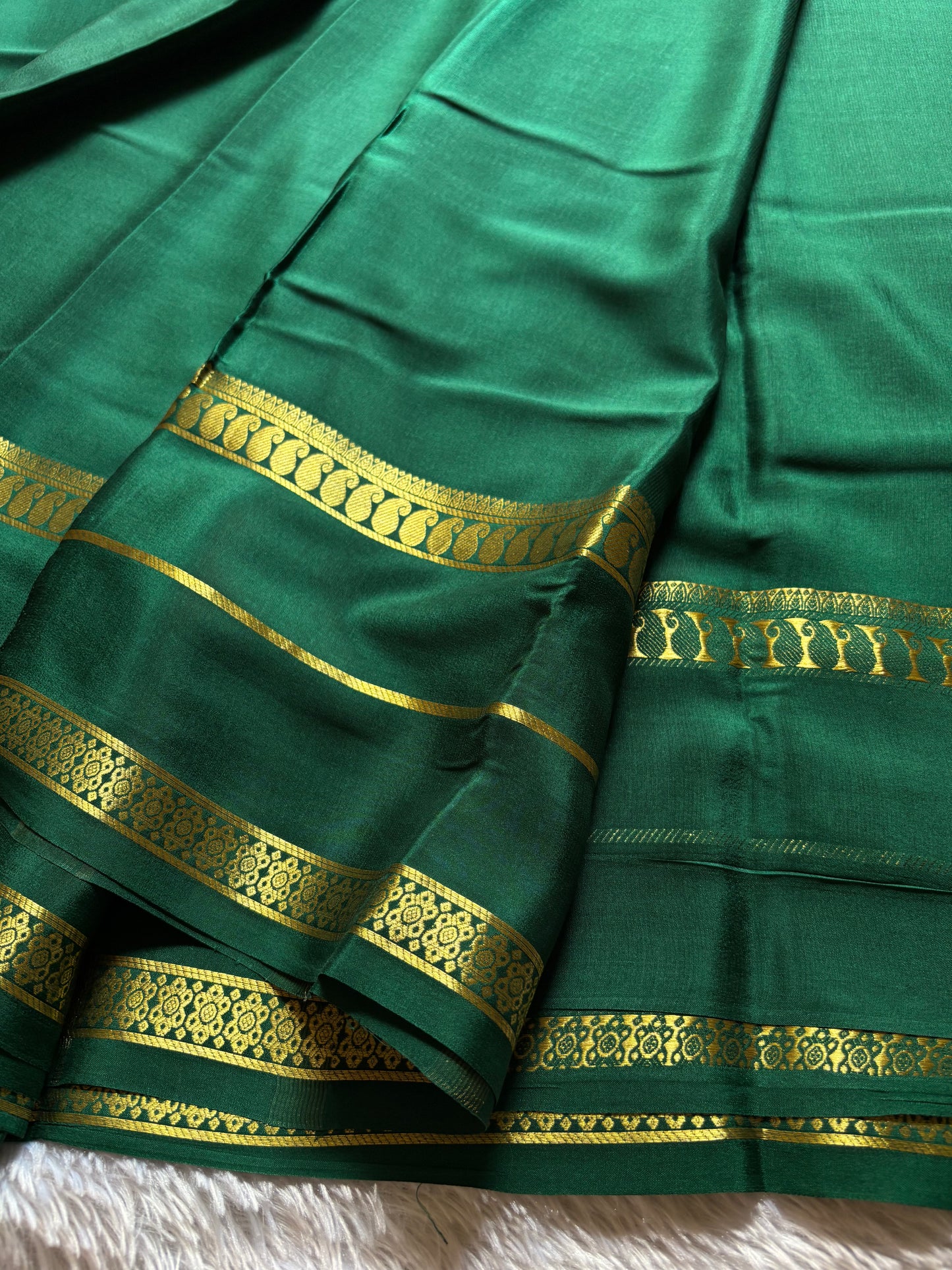 Malini : Solid Bottle green