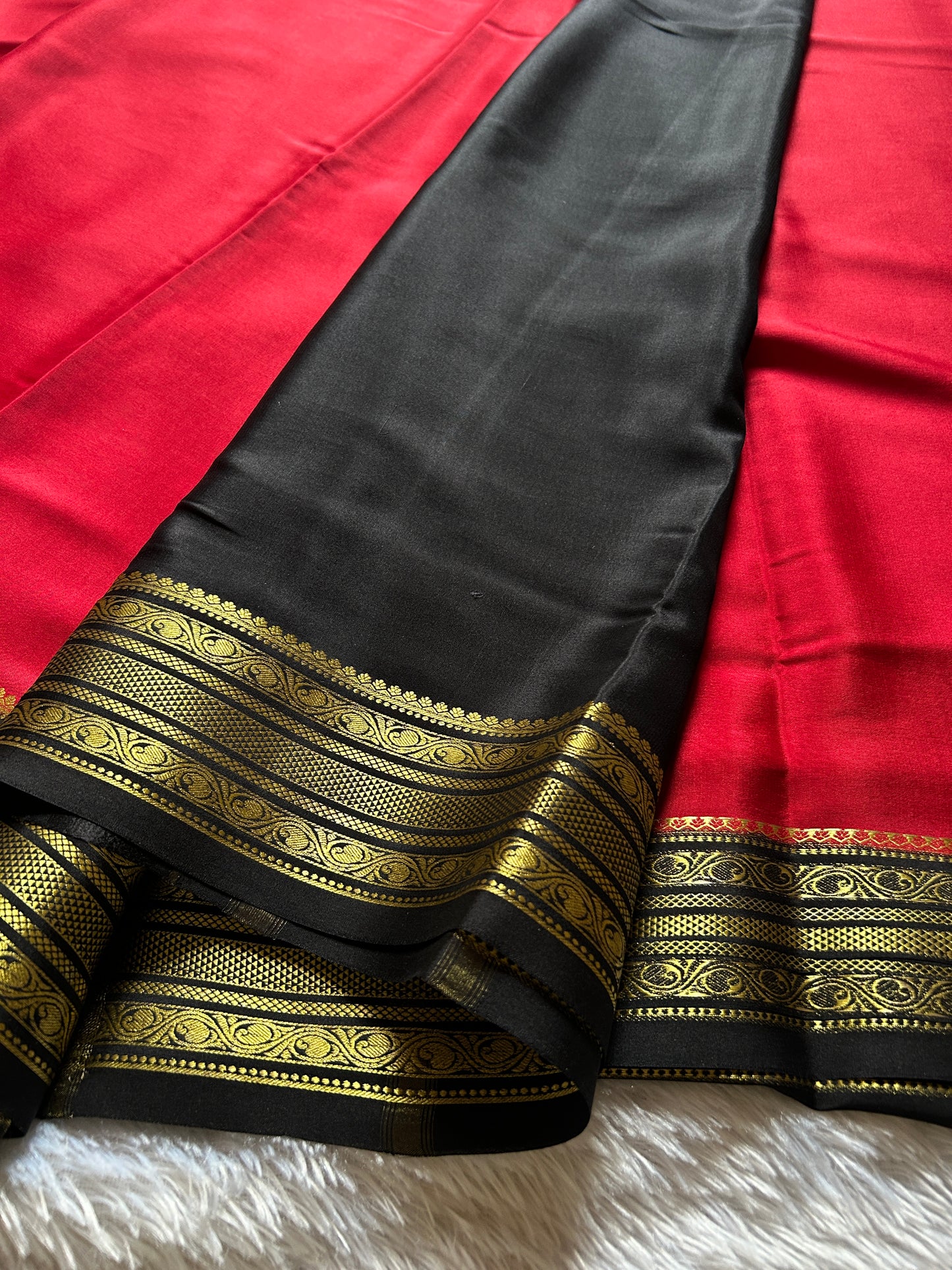 Smrithi (2D) : Red-black