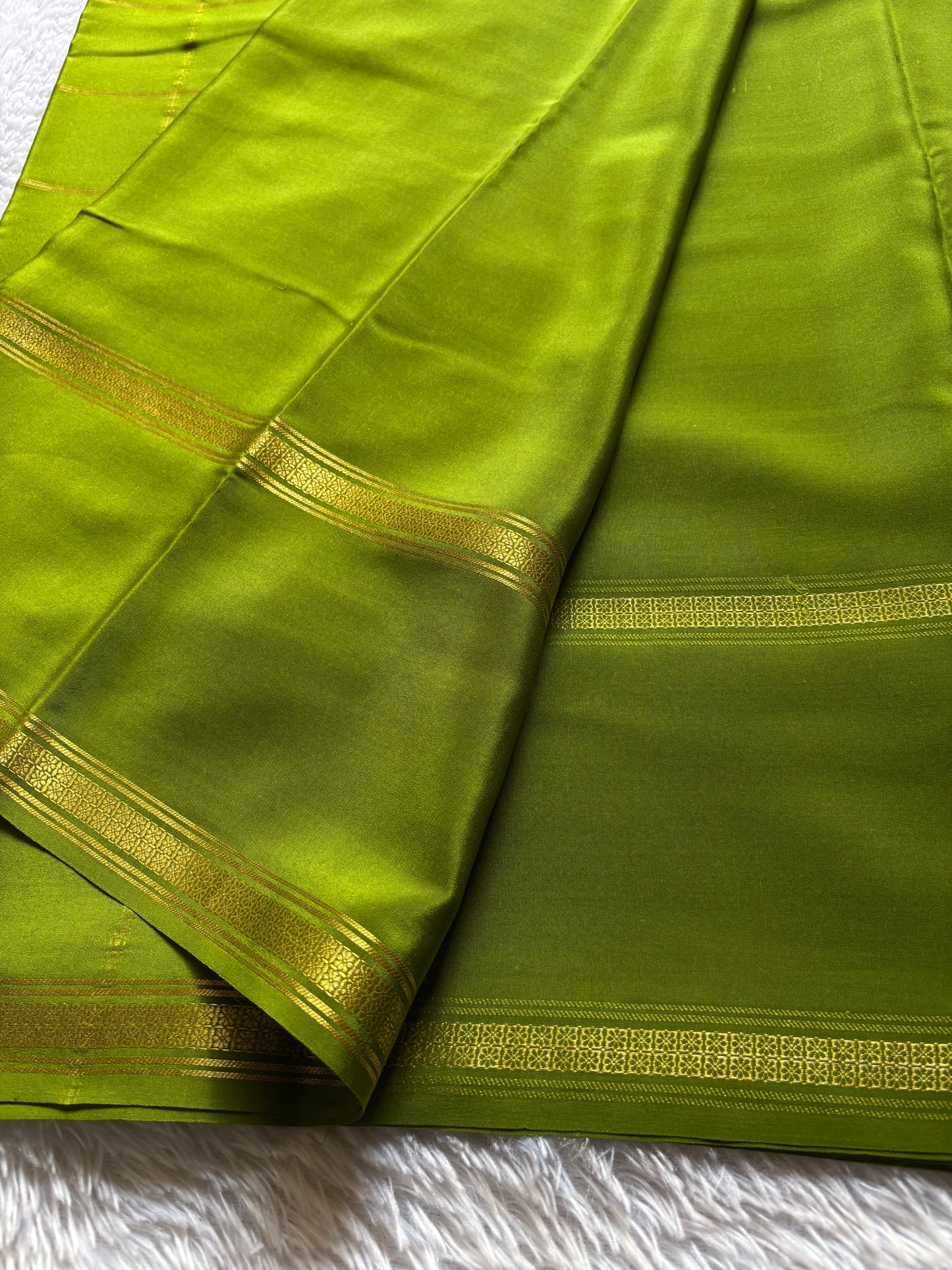 Mridula : Solid Mehendi green