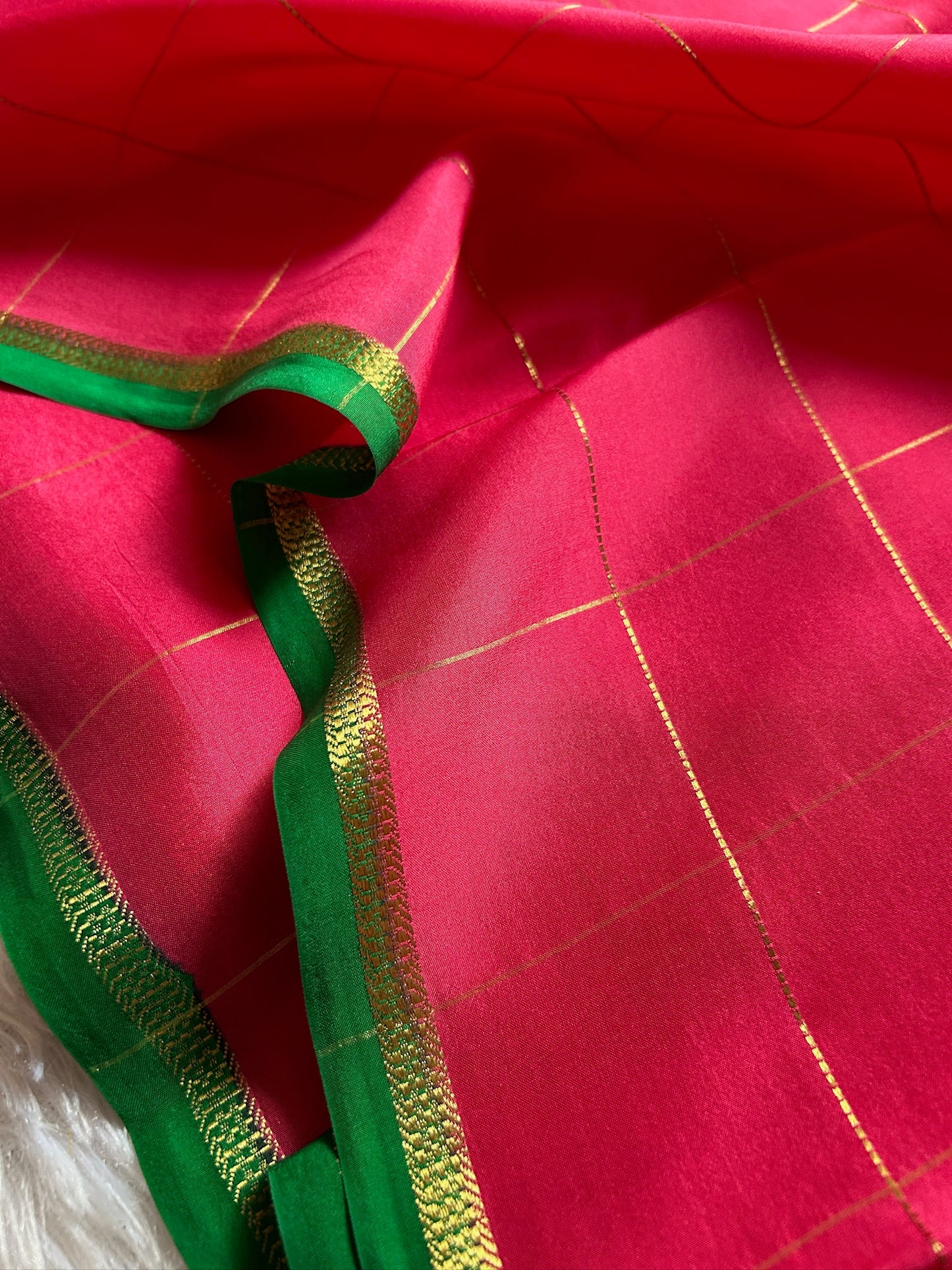 Shankari (2D) : Hot pink-Emerald green