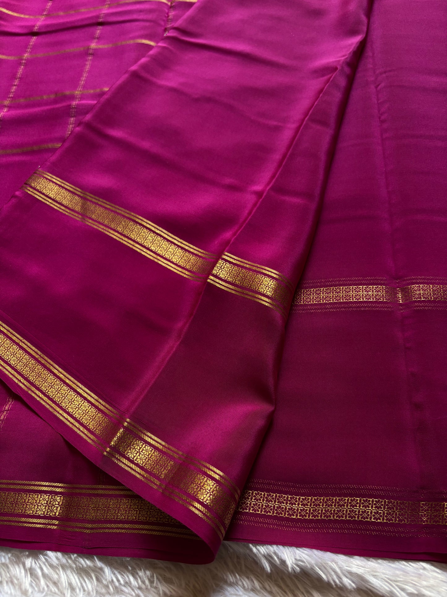 Mridula : Solid Dark magenta