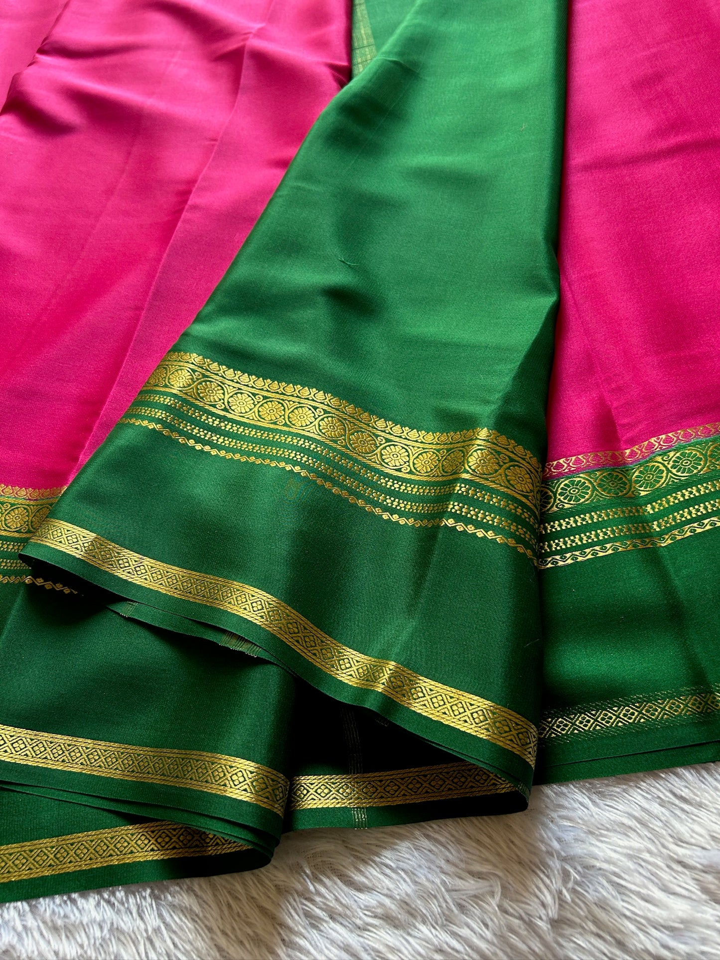Daamini (2D): Pink-bottle green