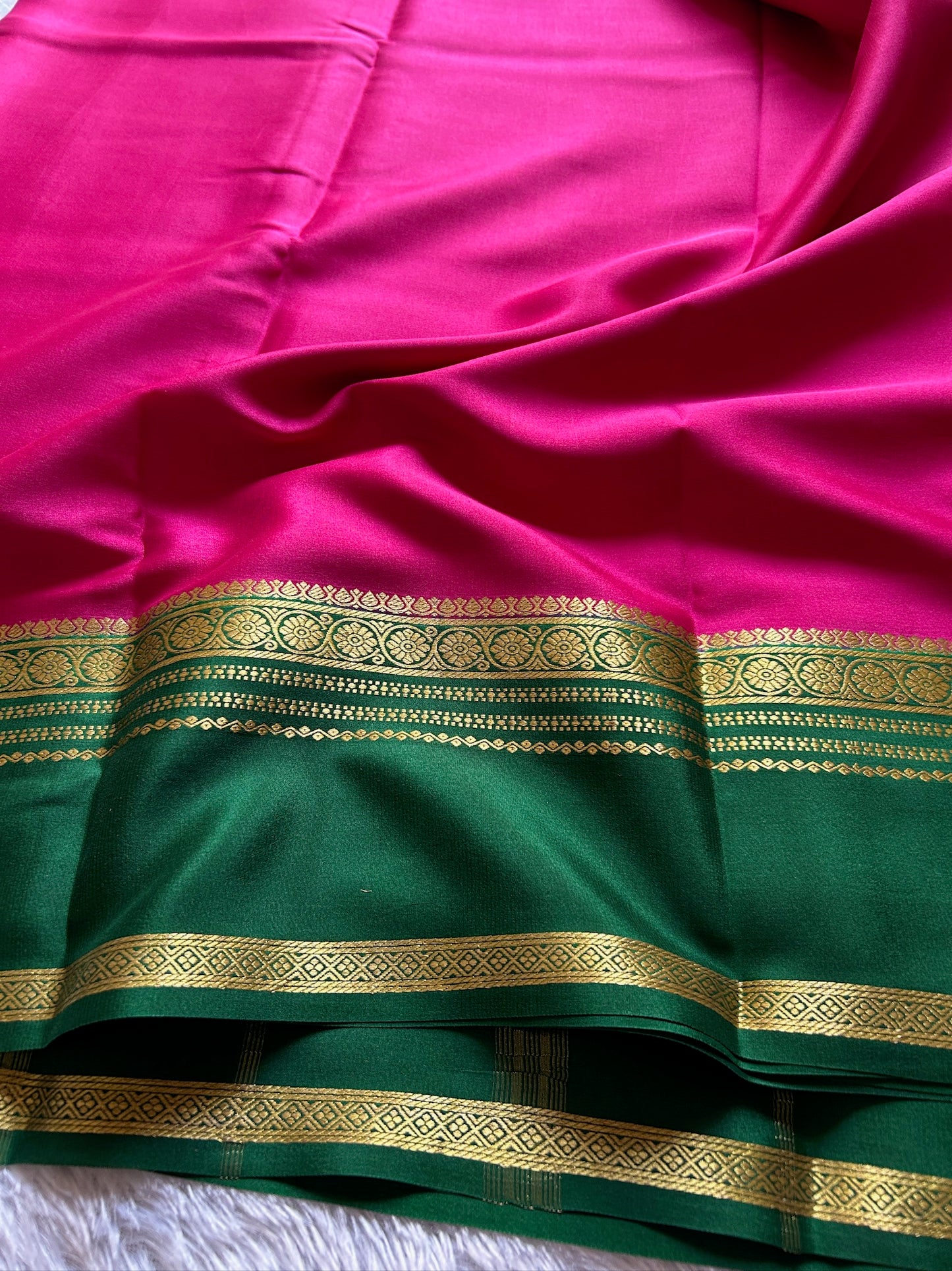 Daamini (2D): Pink-bottle green