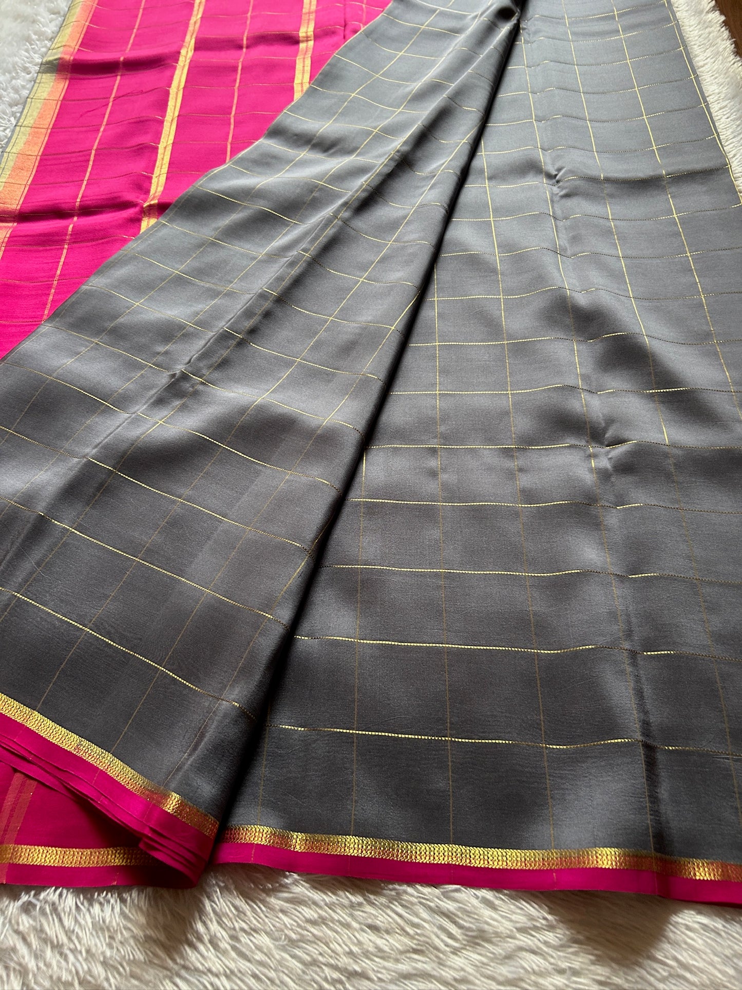 Shankari (2D) : Grey-pink