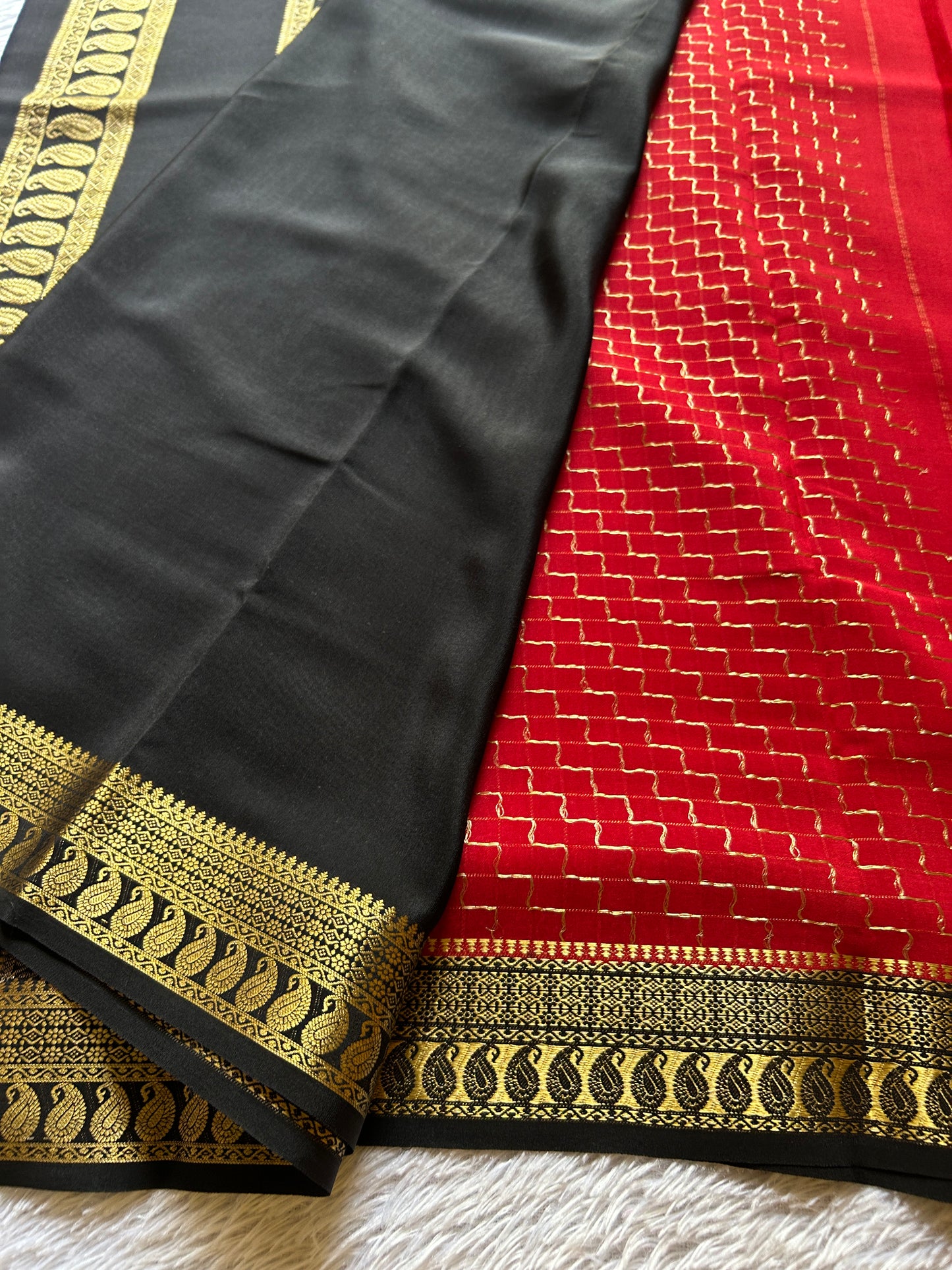 Mahima (2D) : Dark red-black