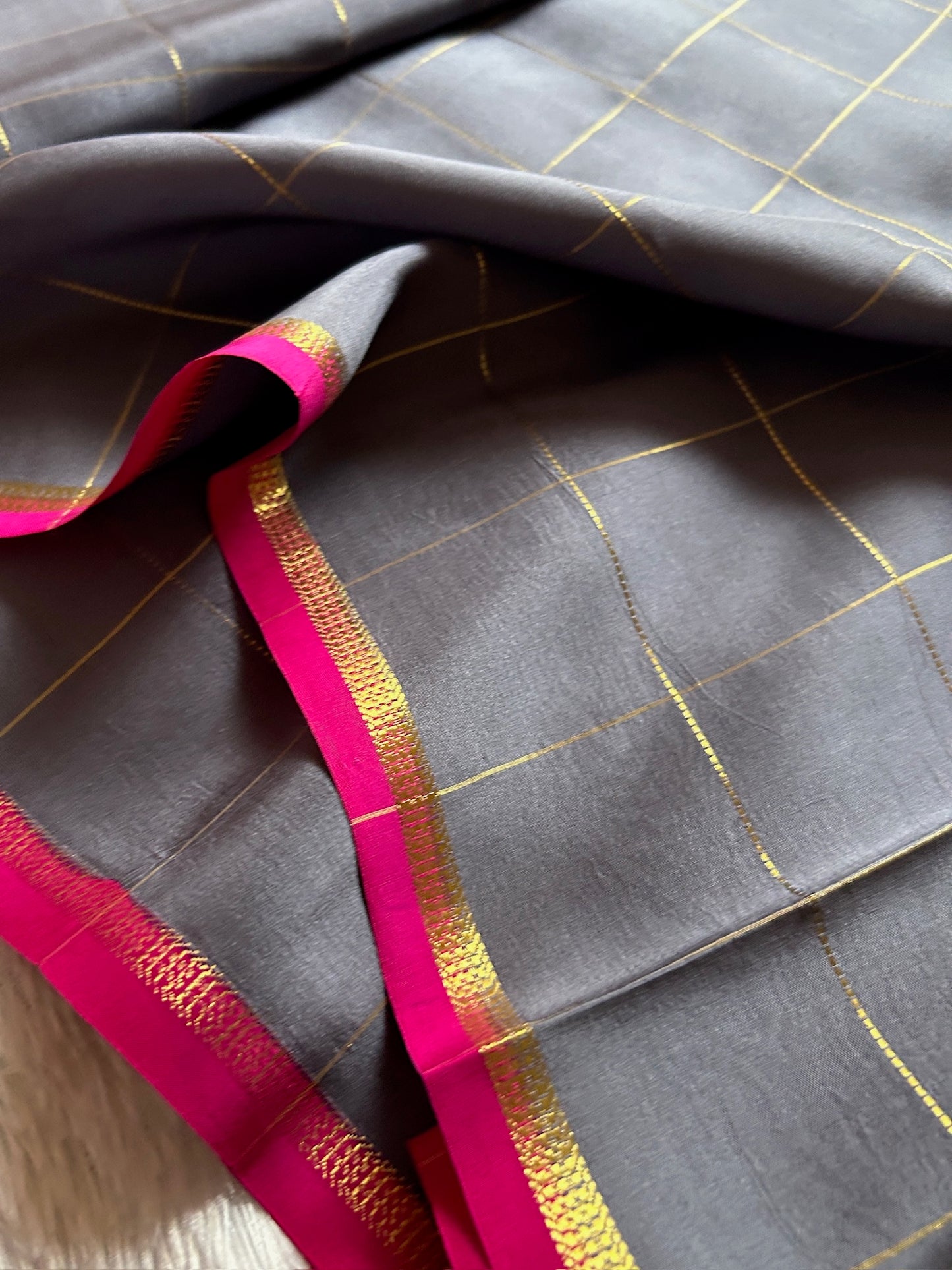 Shankari (2D) : Grey-pink
