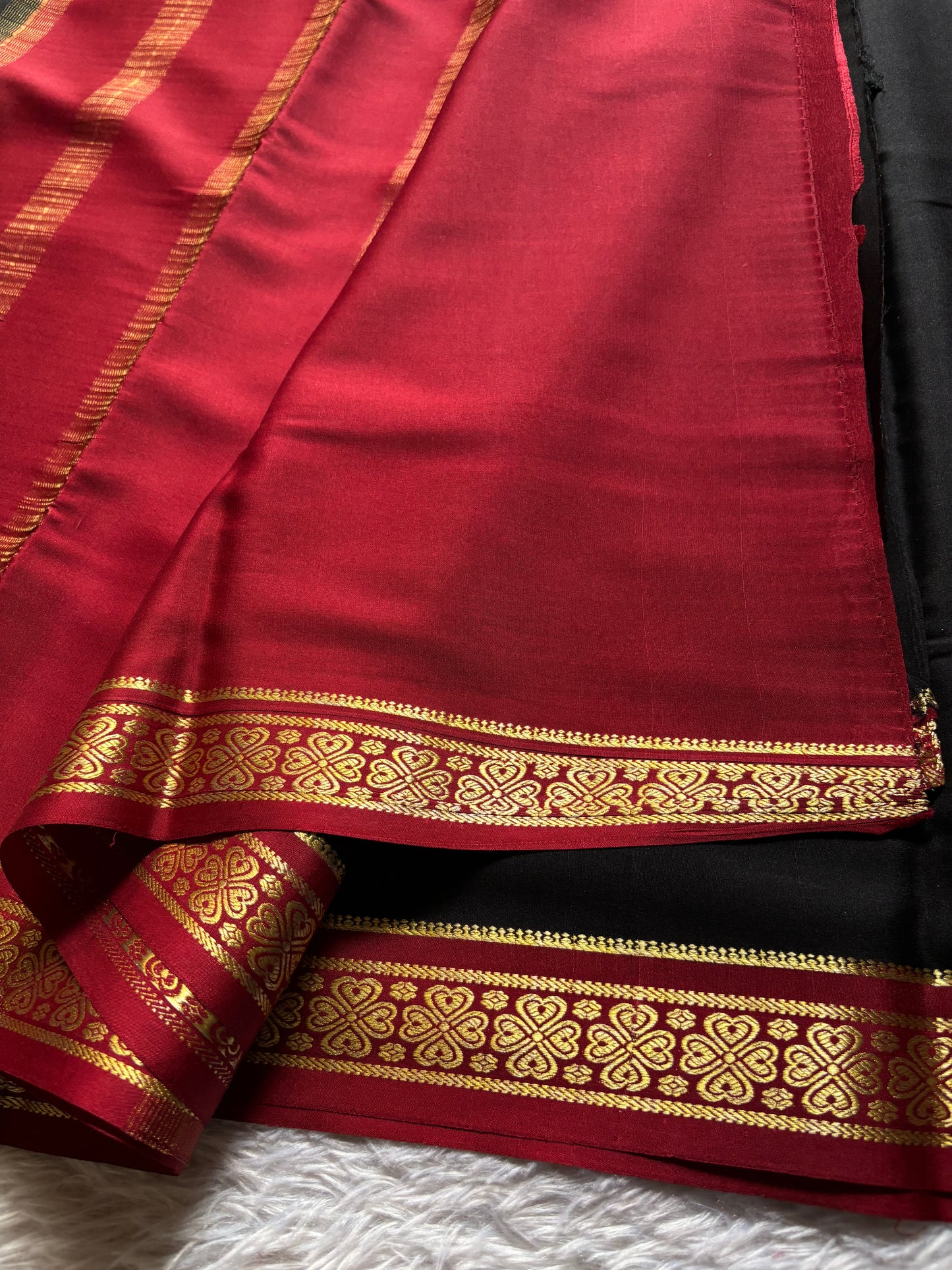 Champaka (2D) : Black-maroon