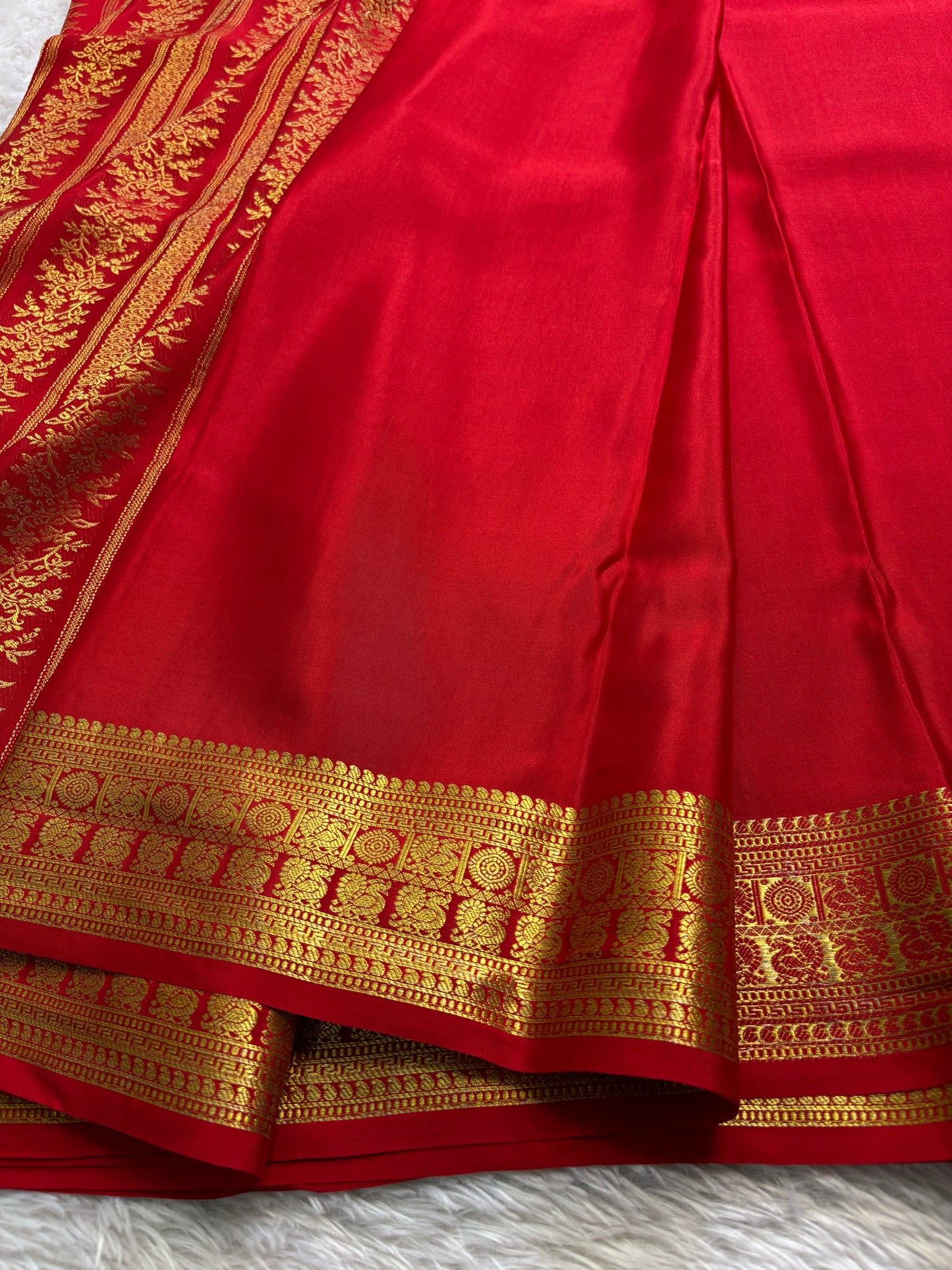 Vydurya : Solid Red