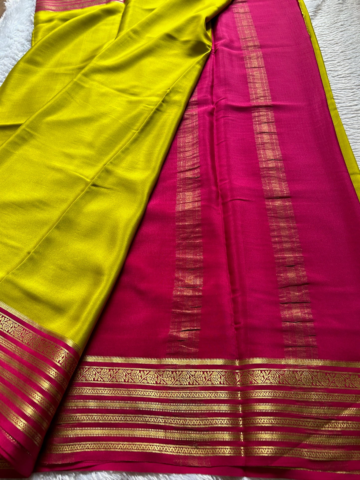 Kala (2D) : Mehendi green-pink
