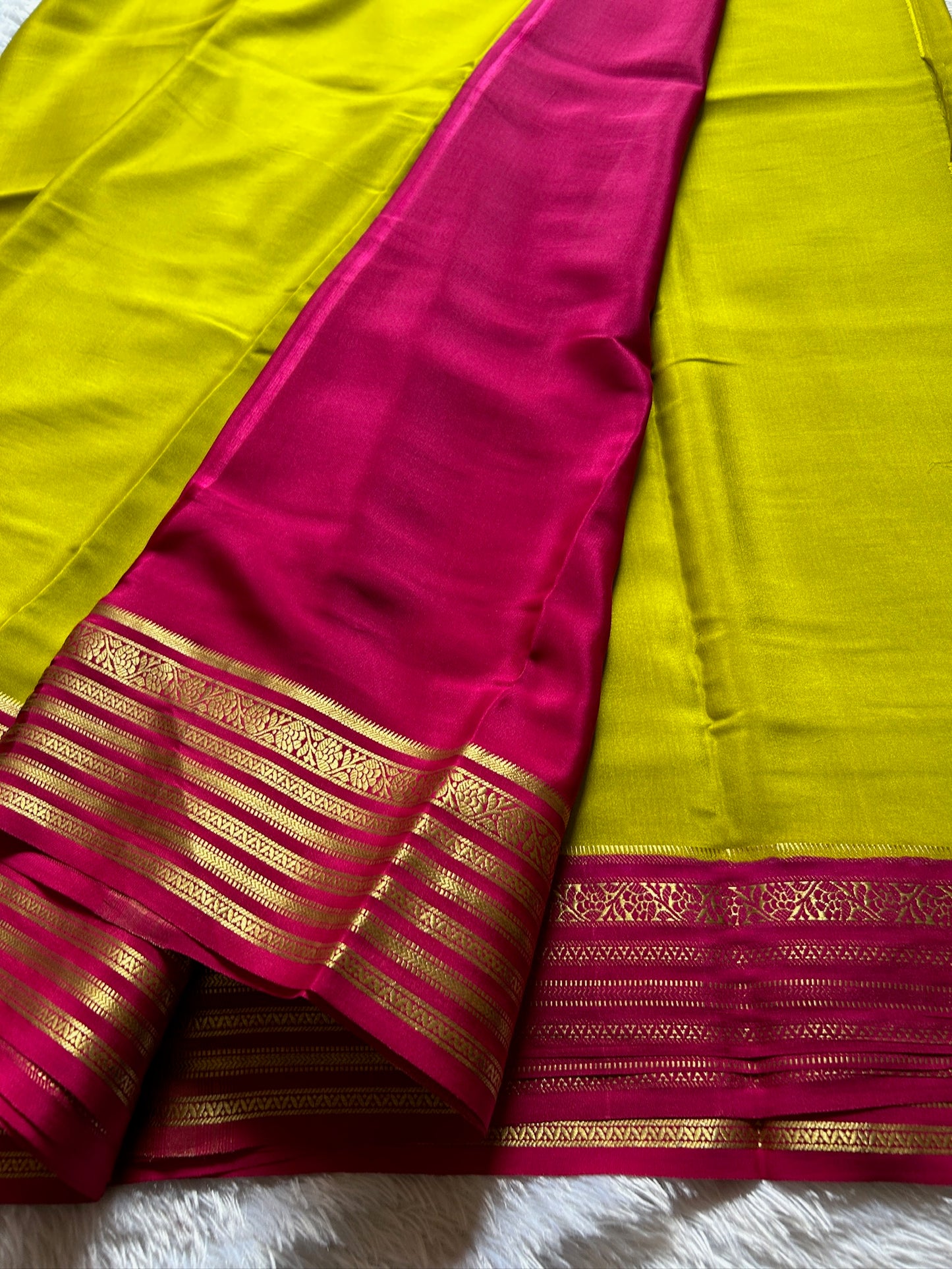 Kala (2D) : Mehendi green-pink