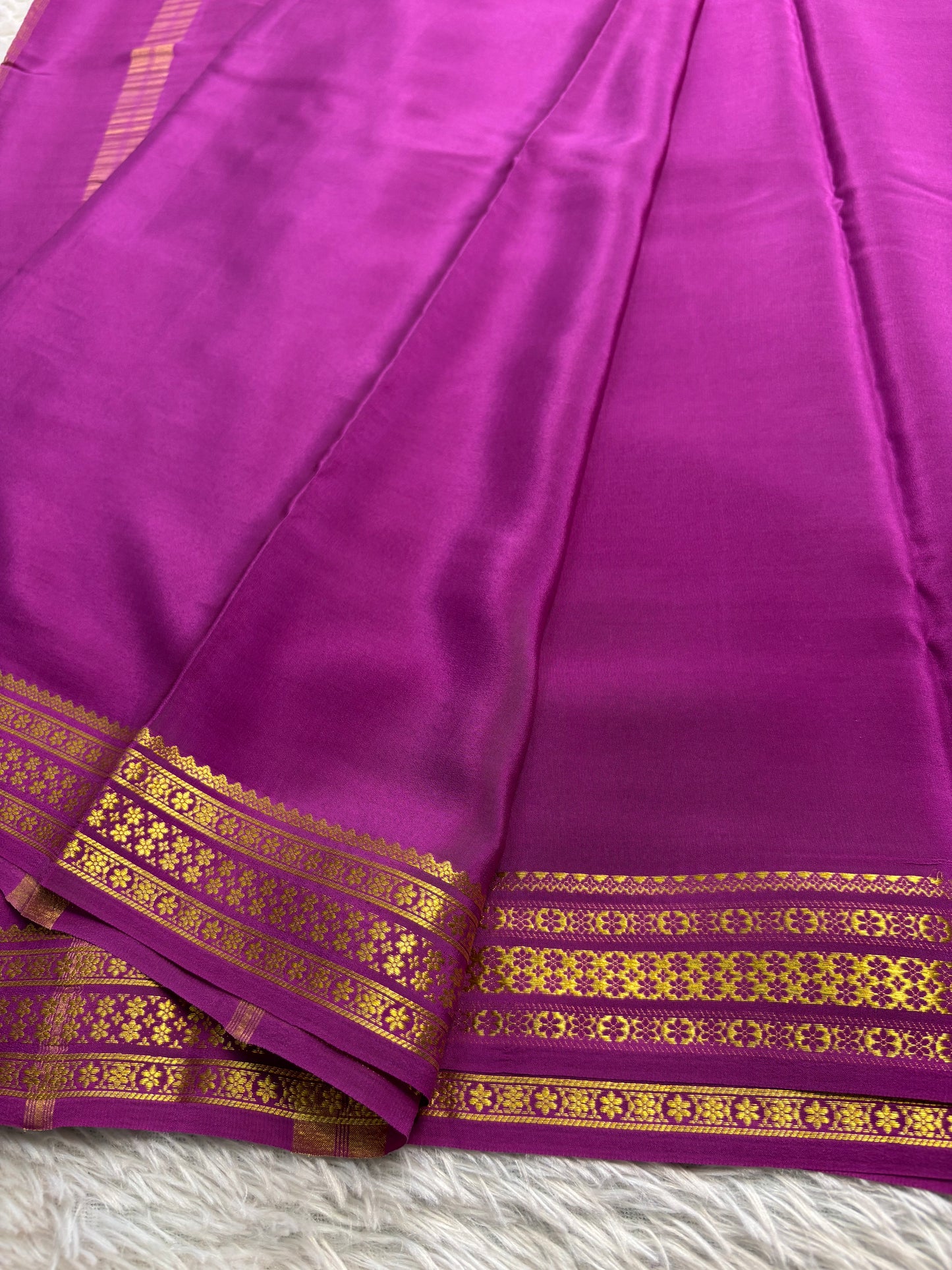 Chandana : Solid Dark magenta