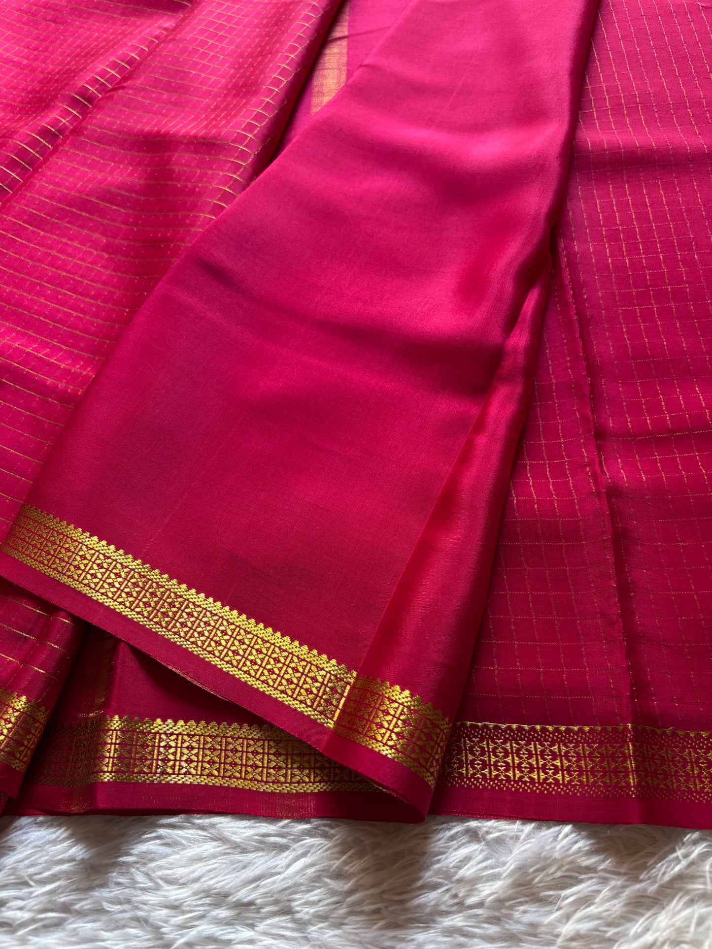 Pavani : Solid Dark pink