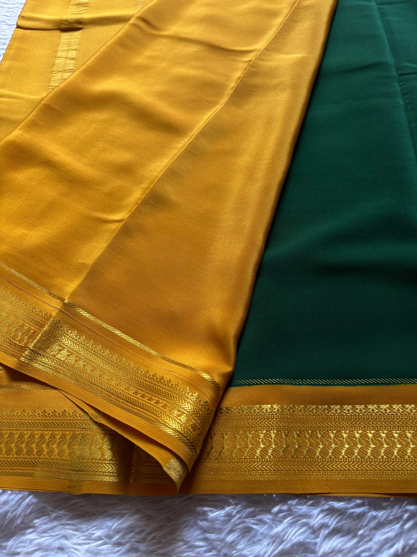 Mayuri (2D) : Dark green-golden yellow