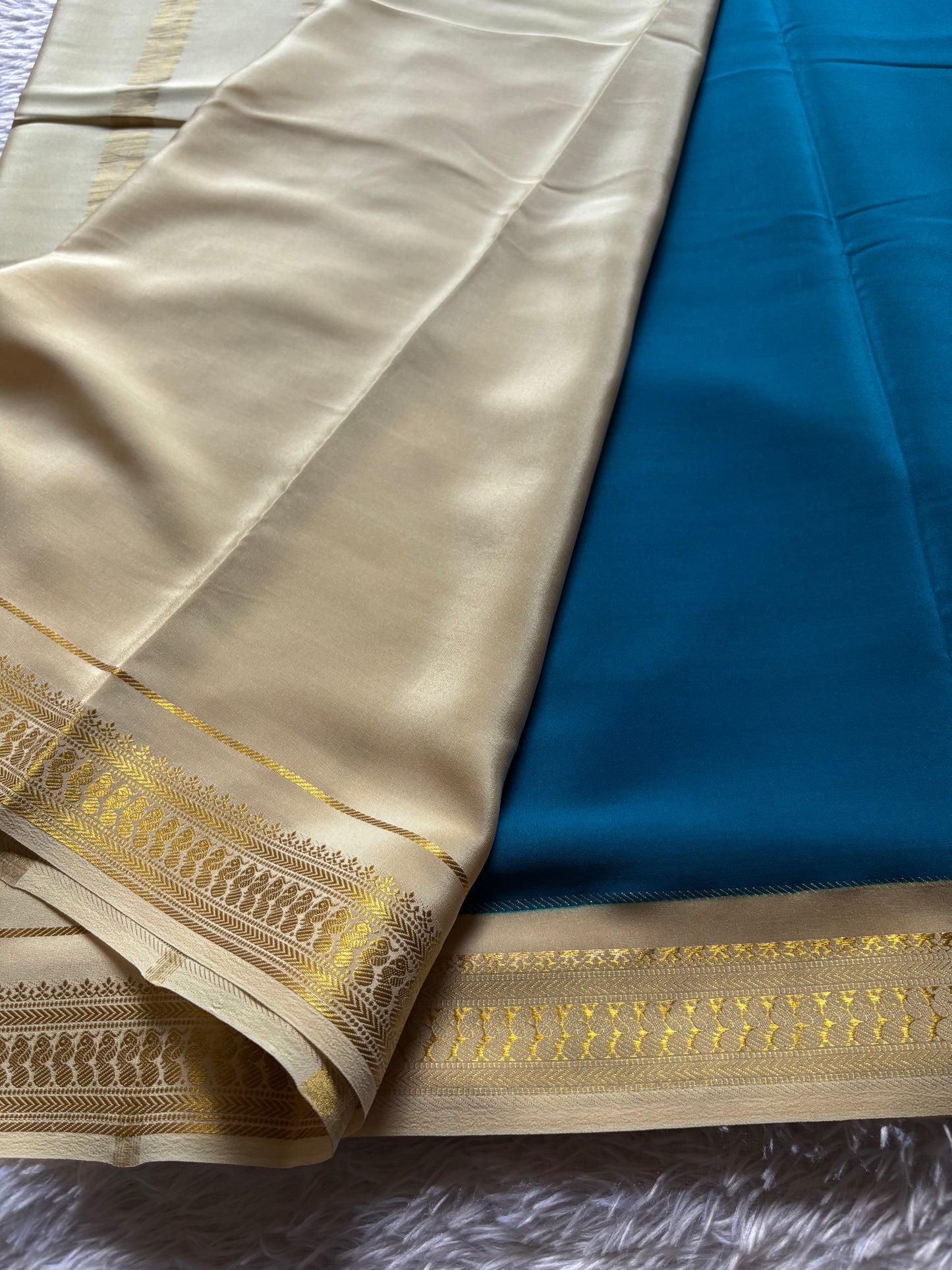 Mayuri (2D) : Teal blue-off white