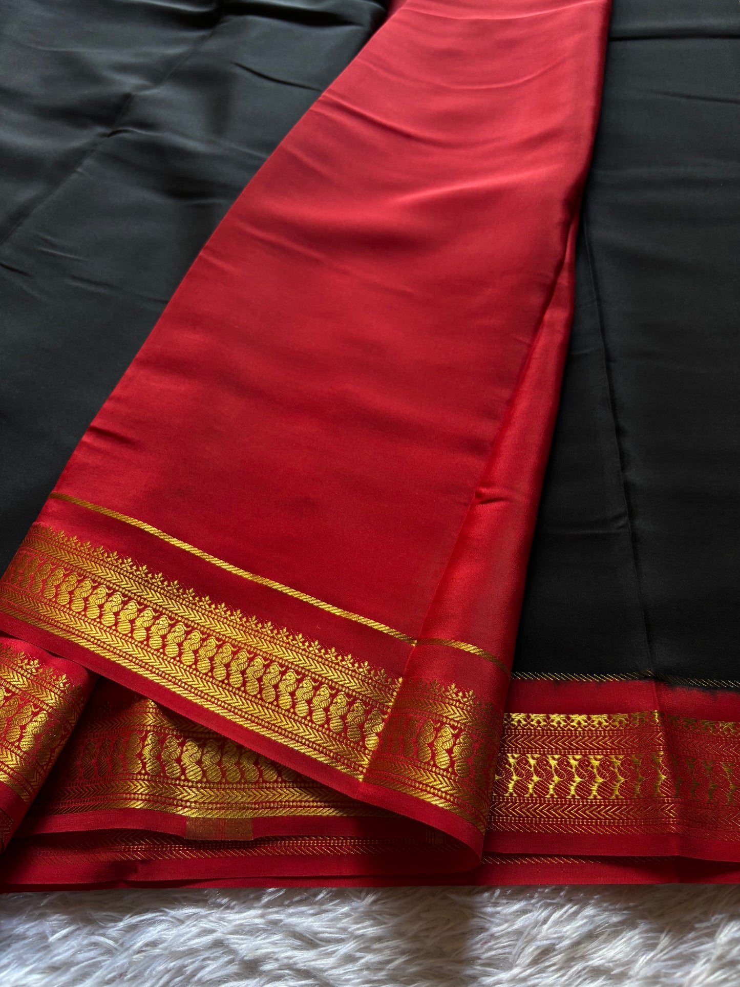 Mayuri (2D) : Black-red
