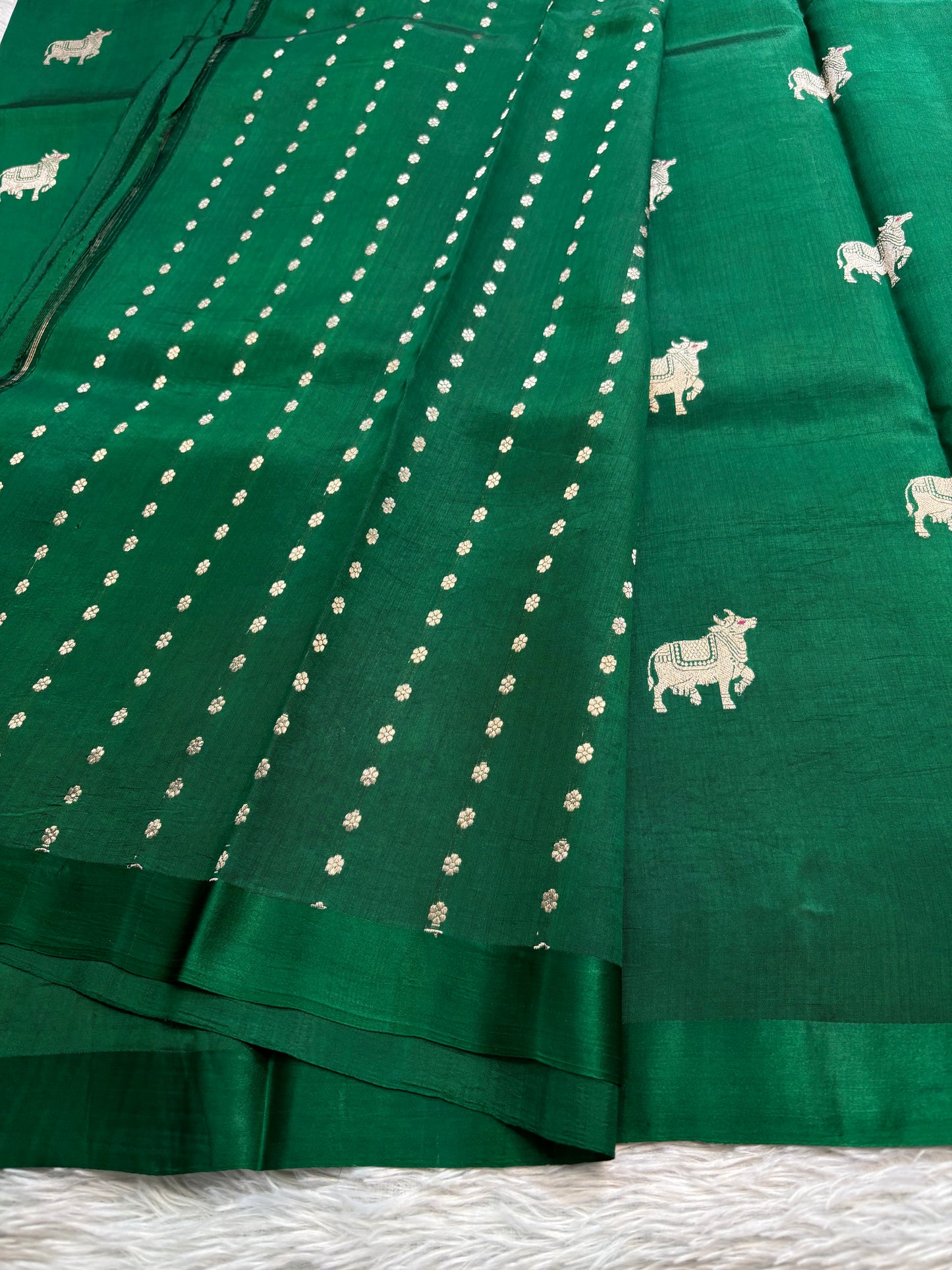 Anupama : Solid Emarald green