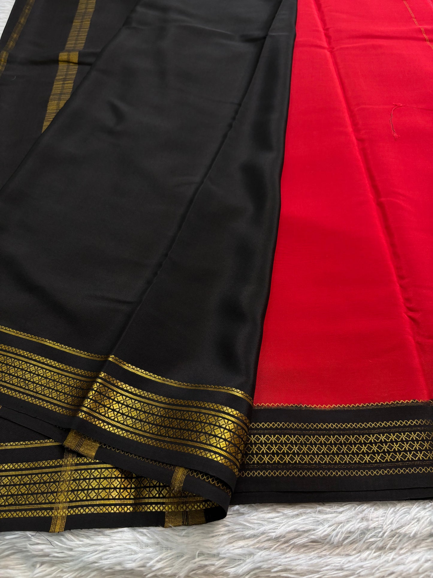 Vasavi (2D) : Red-black