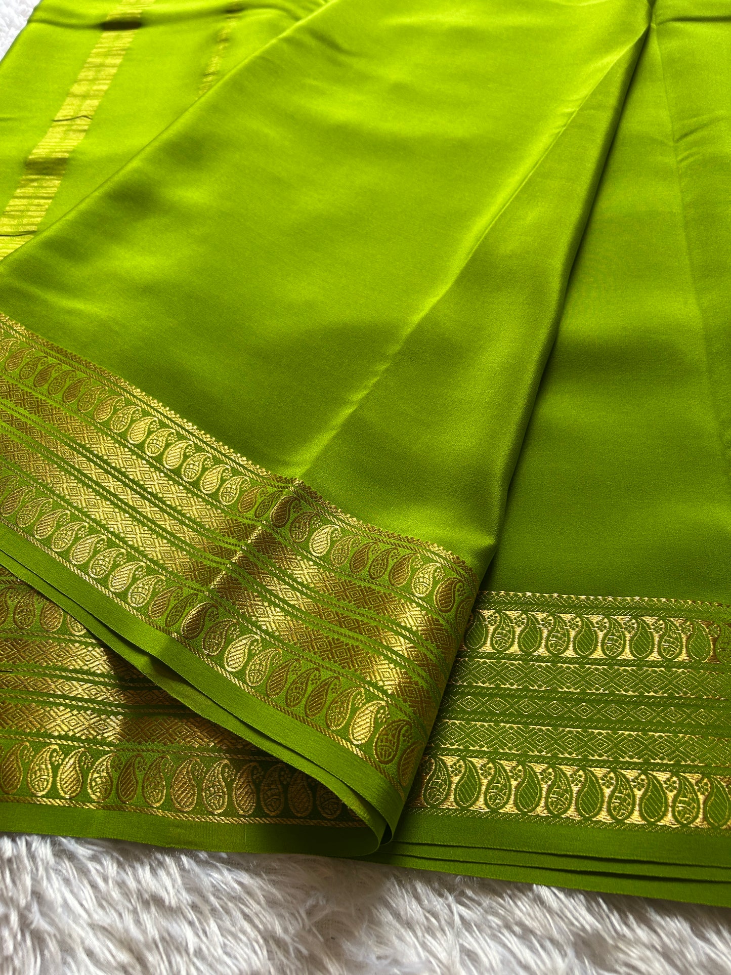 Maithili : Solid Mehendi green