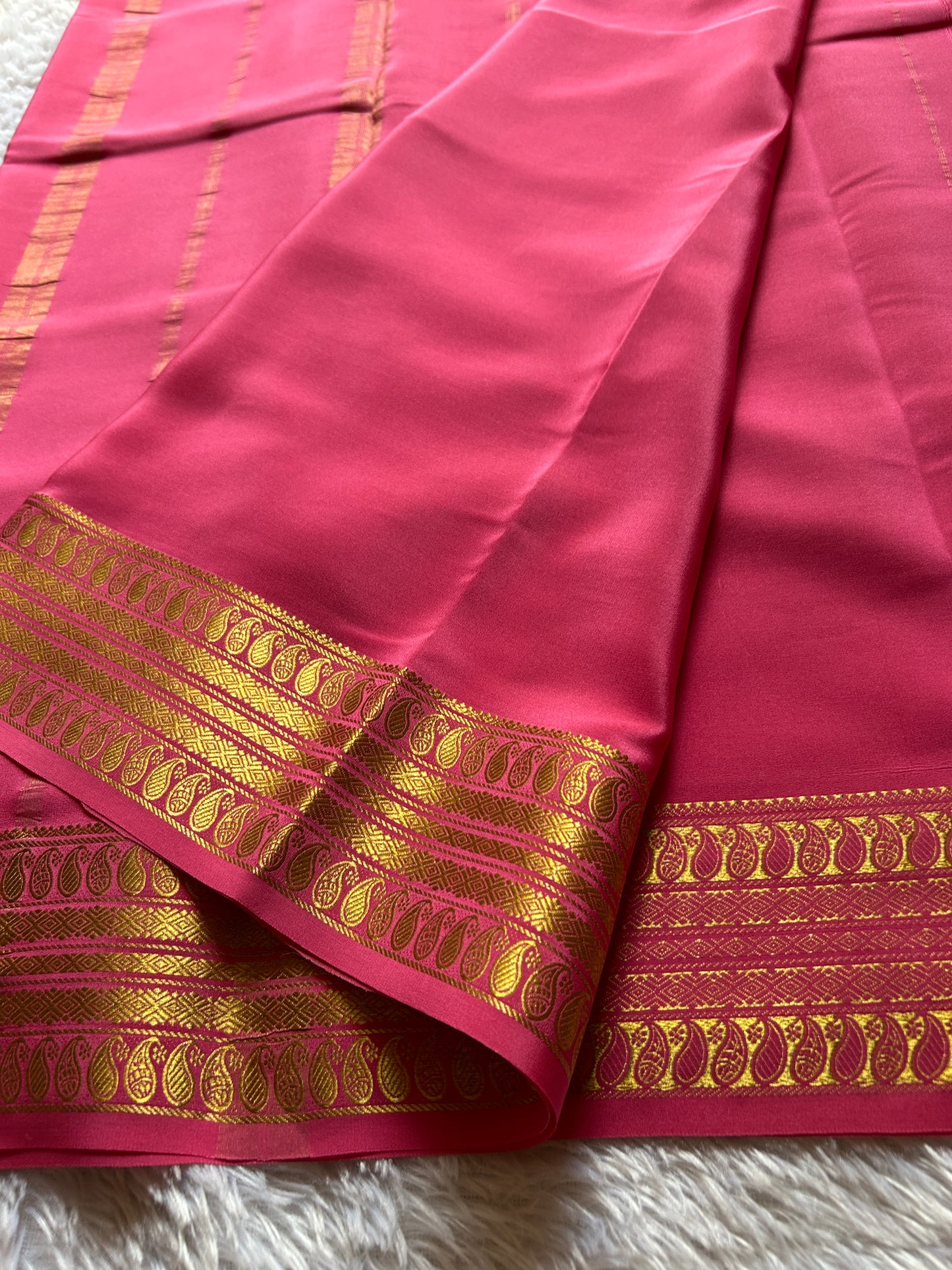 Maithili : Solid Hot pink
