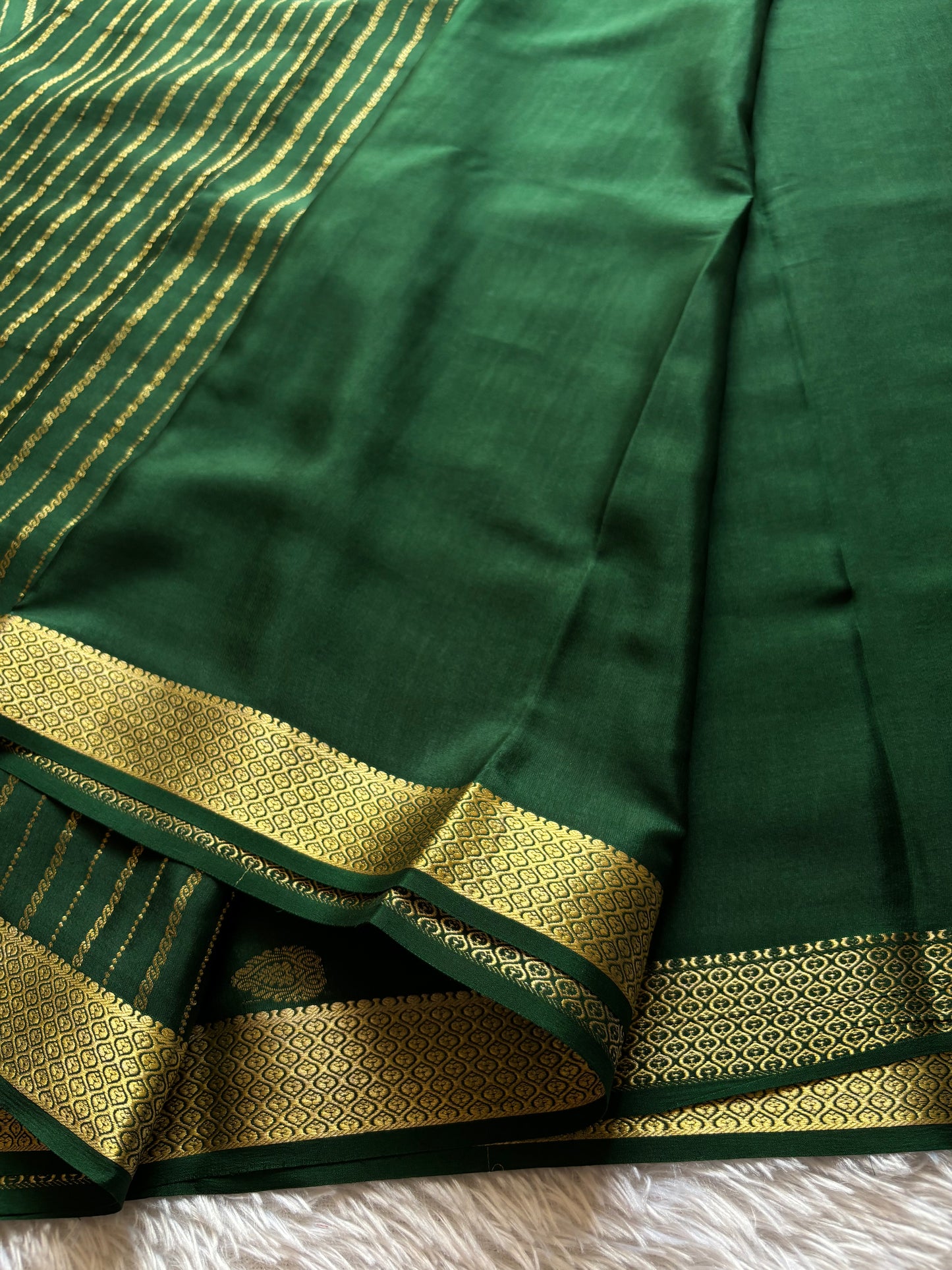 Anuradha : Solid Dark green