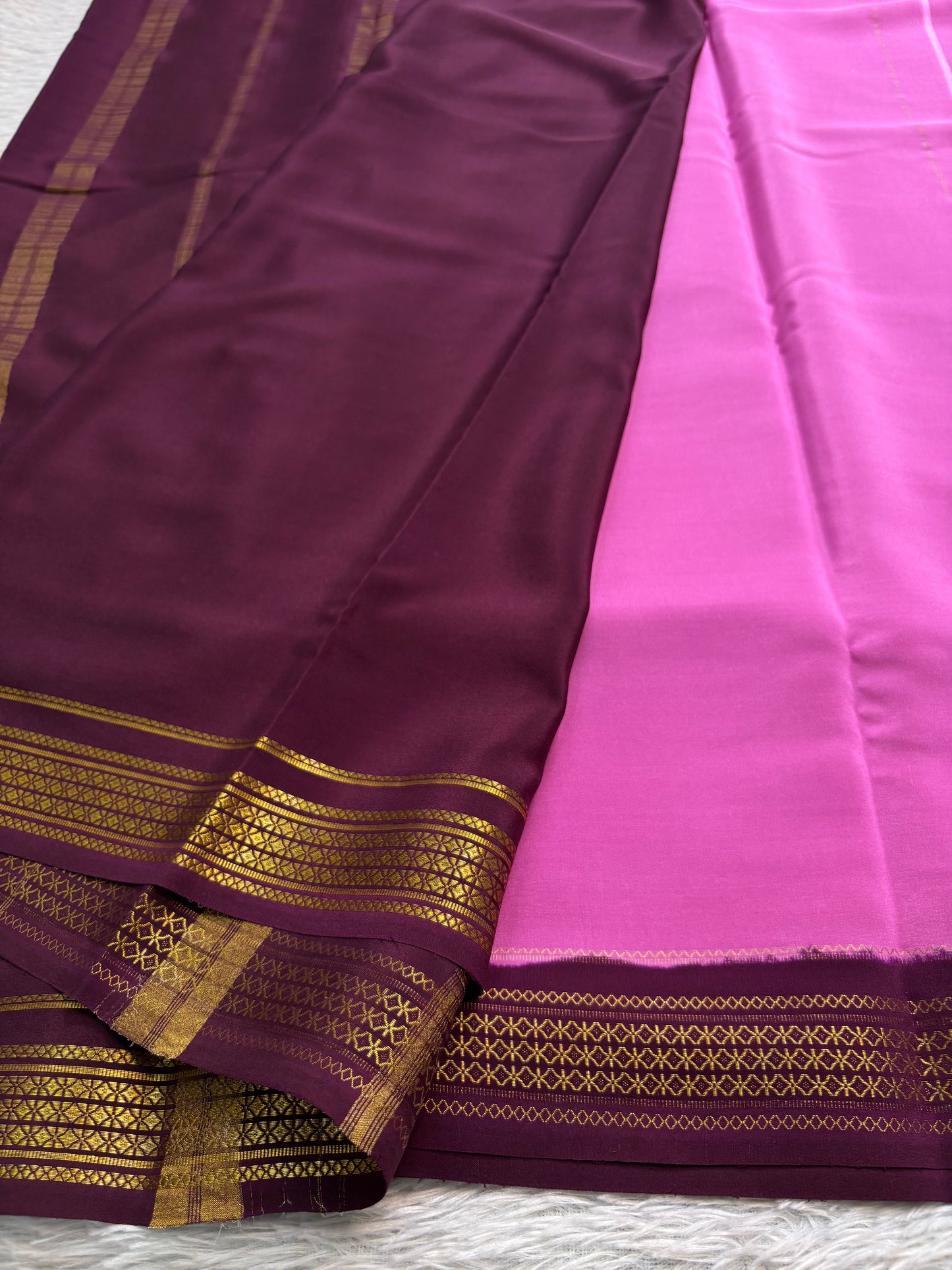 Vasavi (2D) : Rose pink-deep wine
