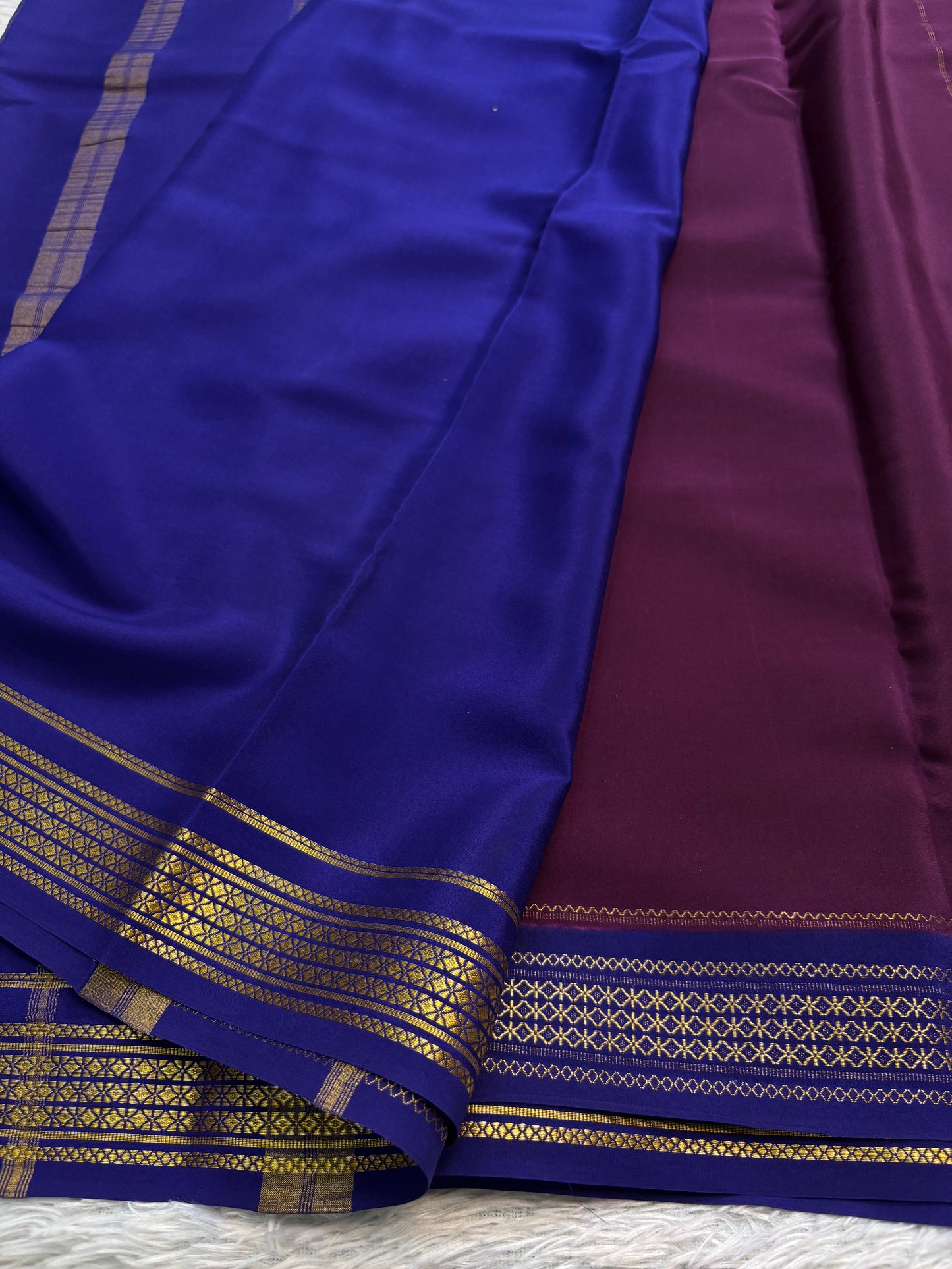 Vasavi (2D) : Deep wine-dark blue