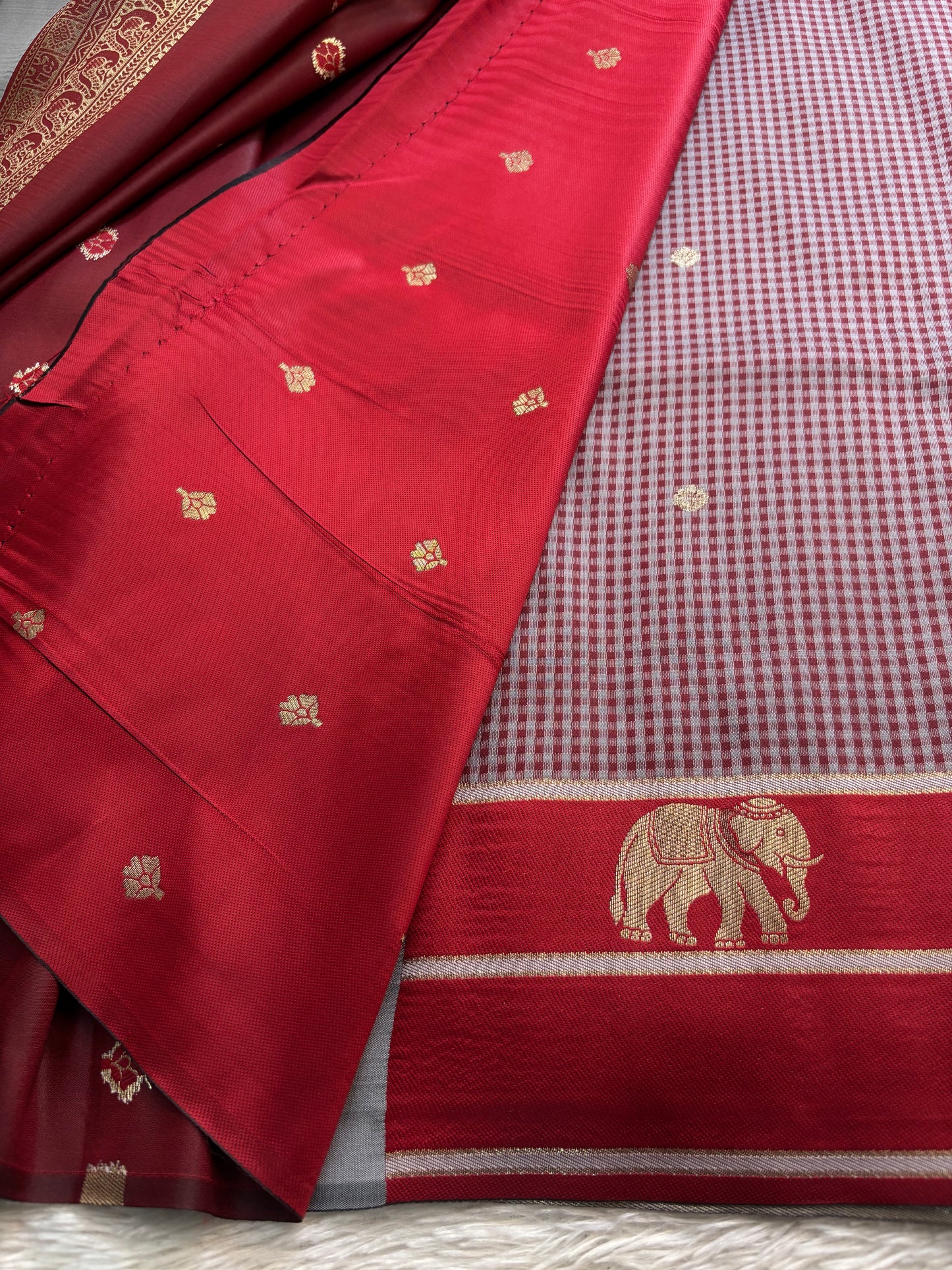 NYD136 (2D) : White-red
