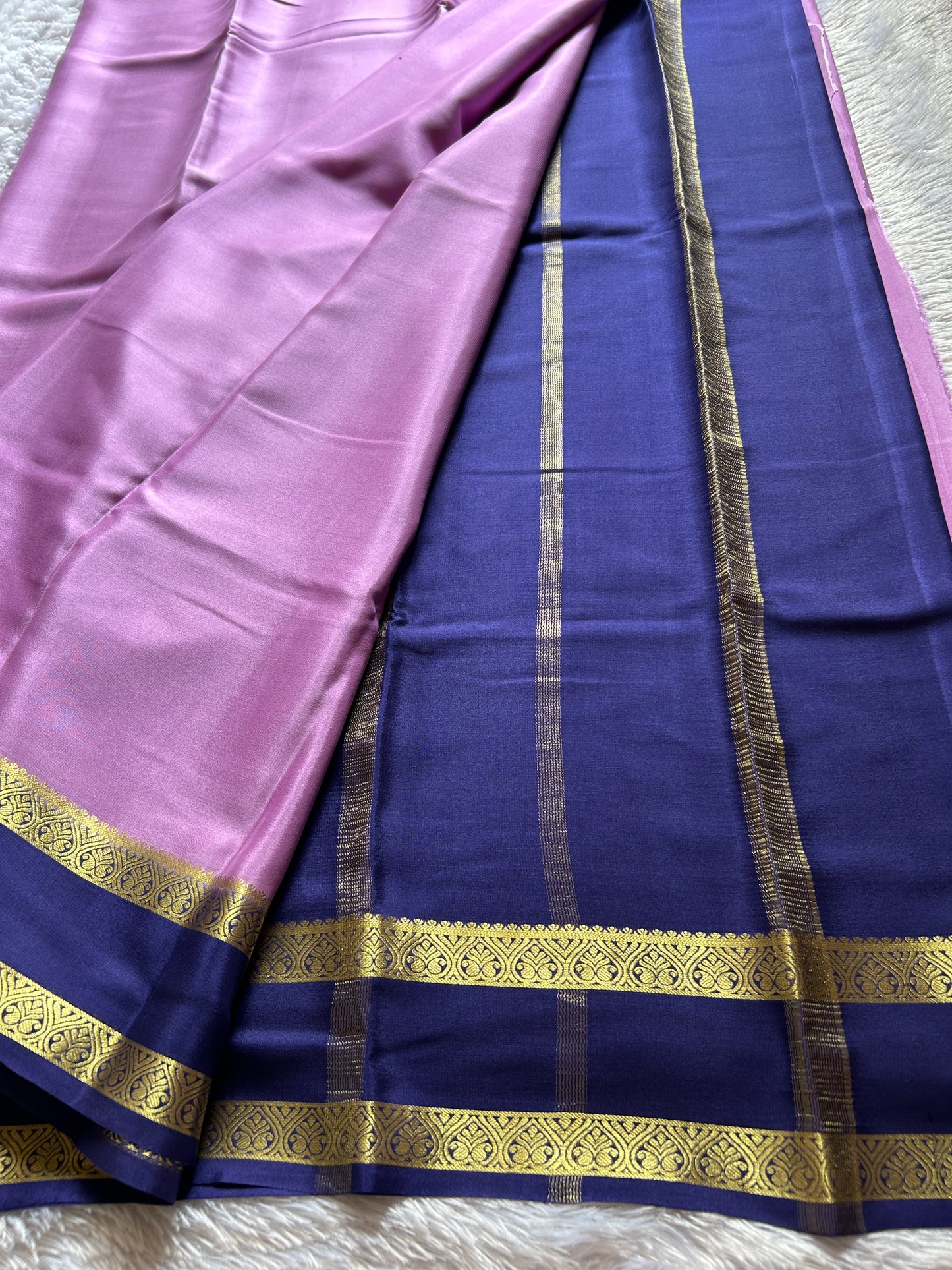 Vinaya (2D) : Lavender-navy blue