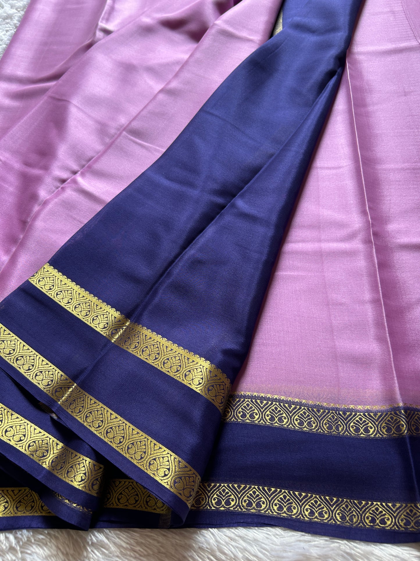 Vinaya (2D) : Lavender-navy blue