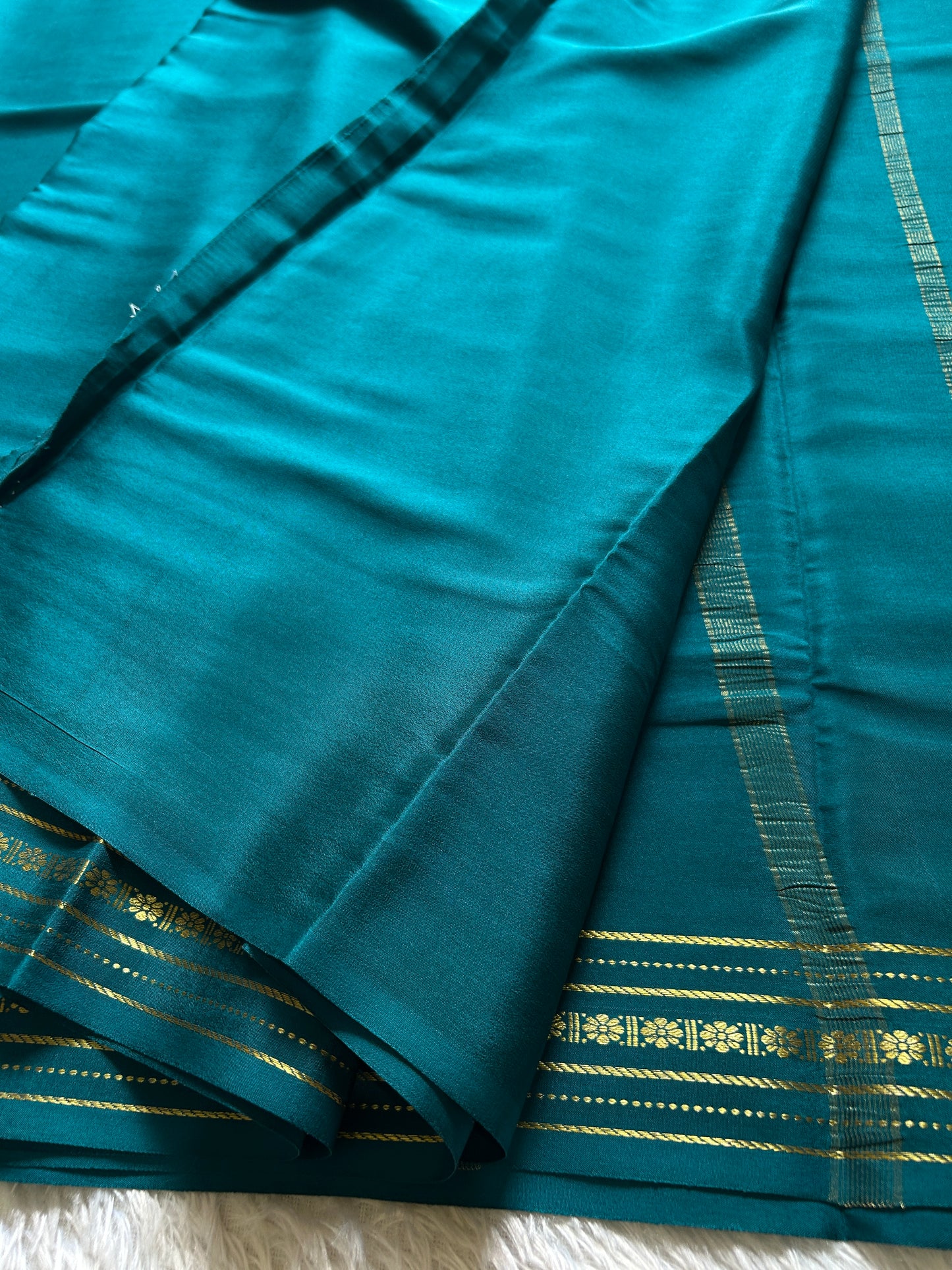 Mallige : Solid Teal blue