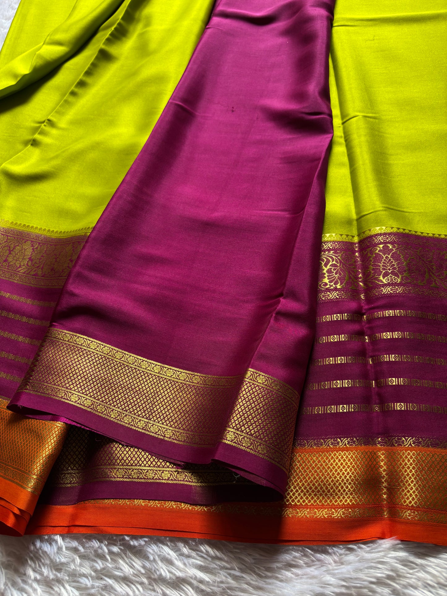 Sindhu (3D) : Mehendi green-magenta-orange