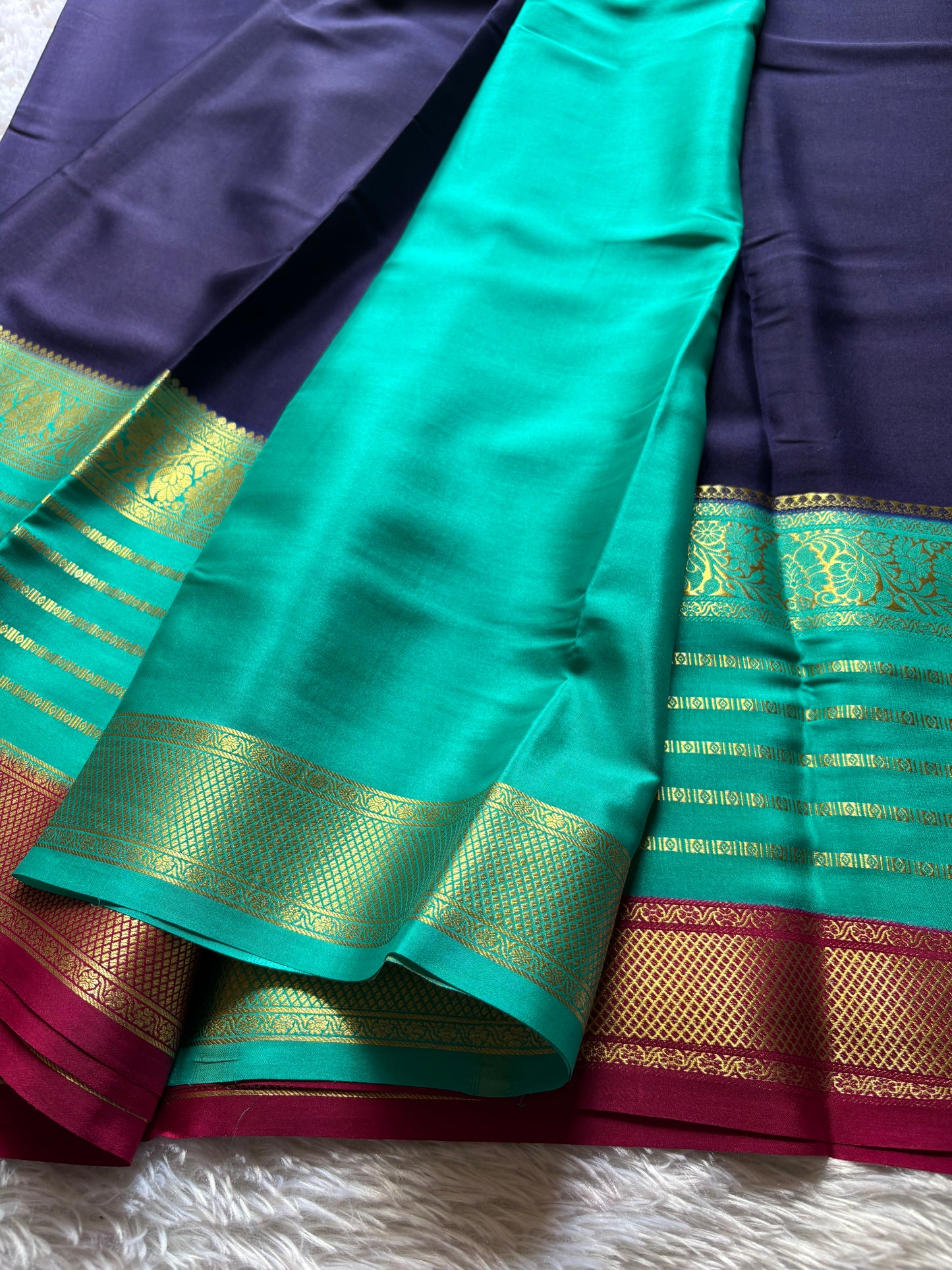 Sindhu (3D) : Deep blue-turquoise-dark pink