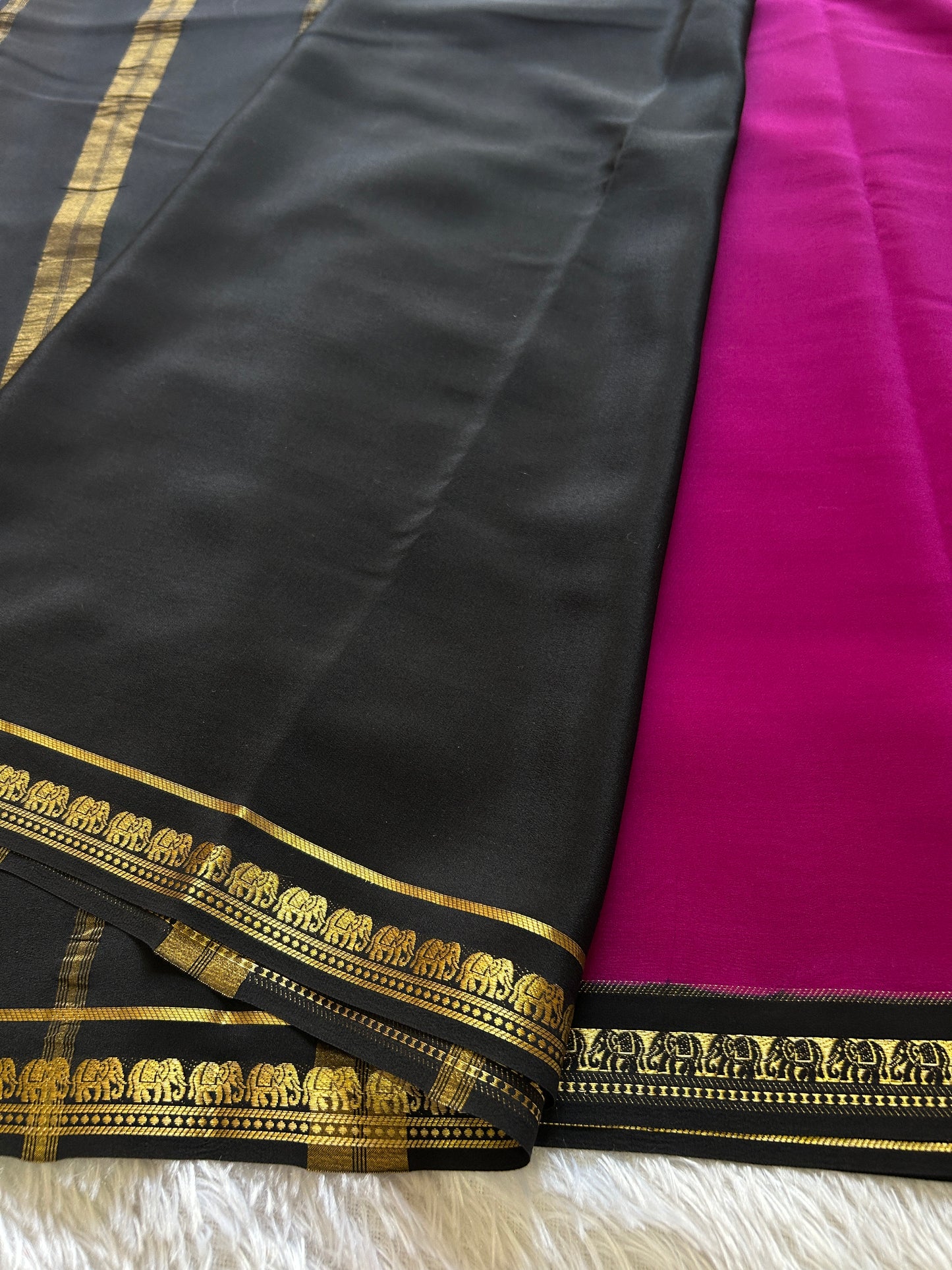 Gamani (2D) : Dark magenta-black