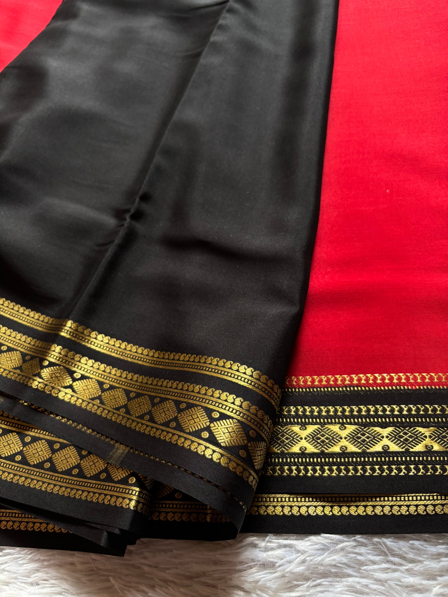 Saanvi (2D) : Red - Black