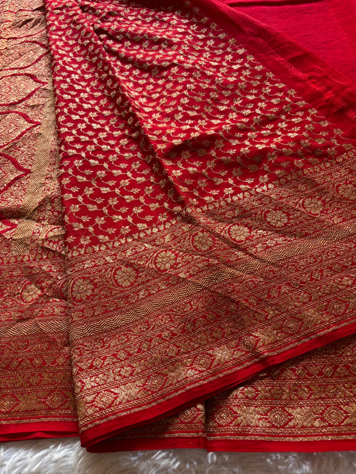 Nadhiya : Solid Red