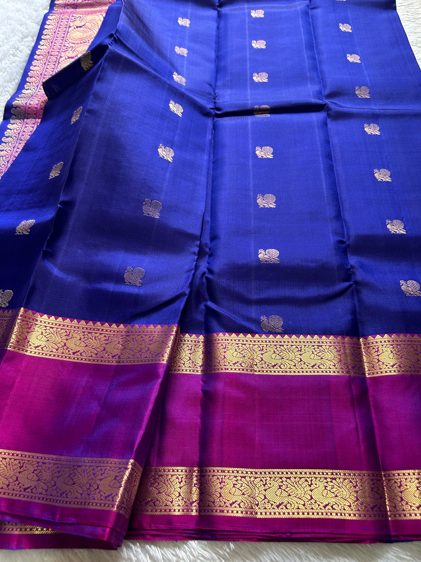 Lakshmi (2D) : Dark blue-Magenta
