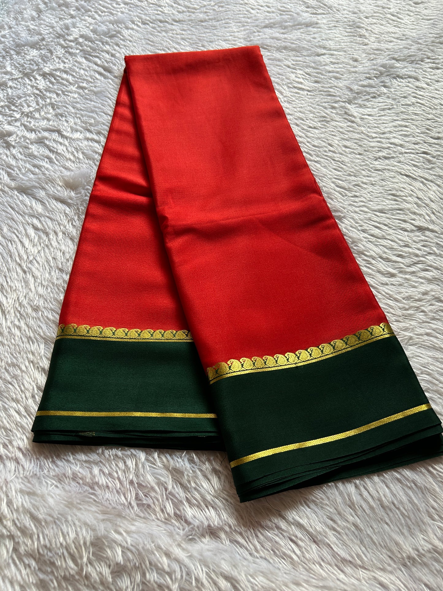 Mala (2D) : red-dark green