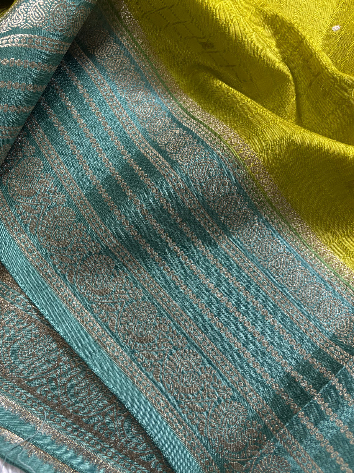 SS111 (2D) : Mehendi green-steel blue