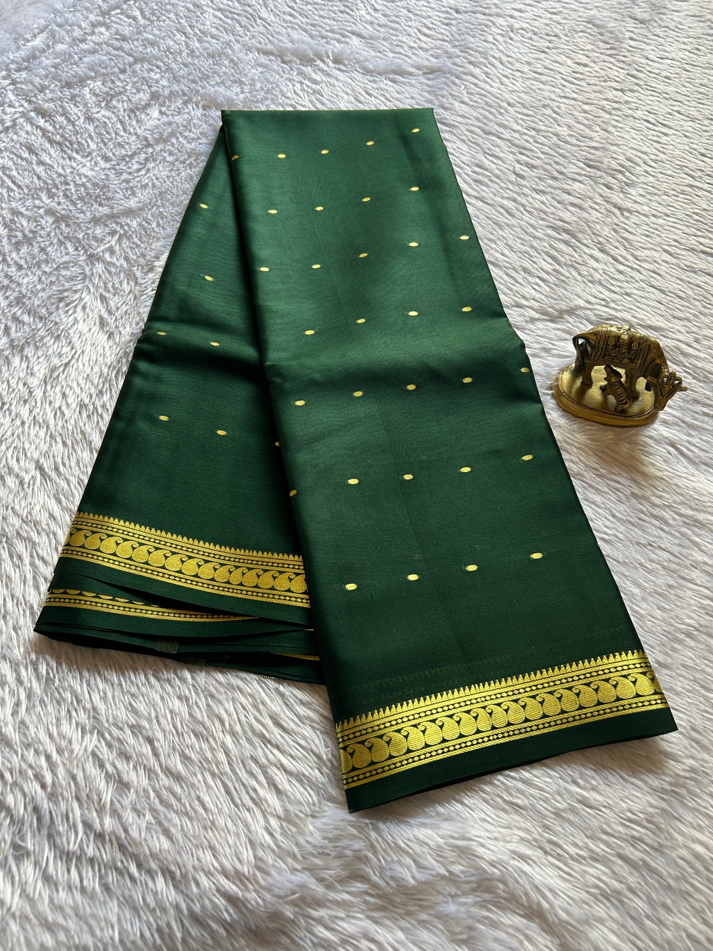 Keerthi : Solid Bottle green