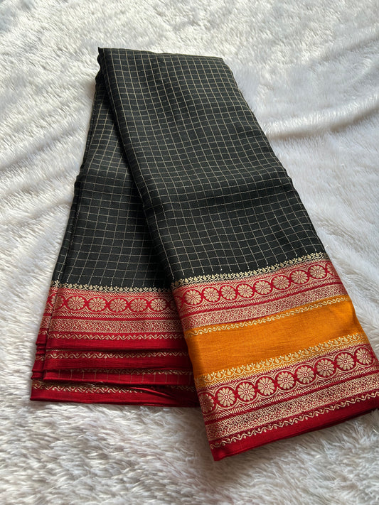 SS105 : Black-golden orange-red