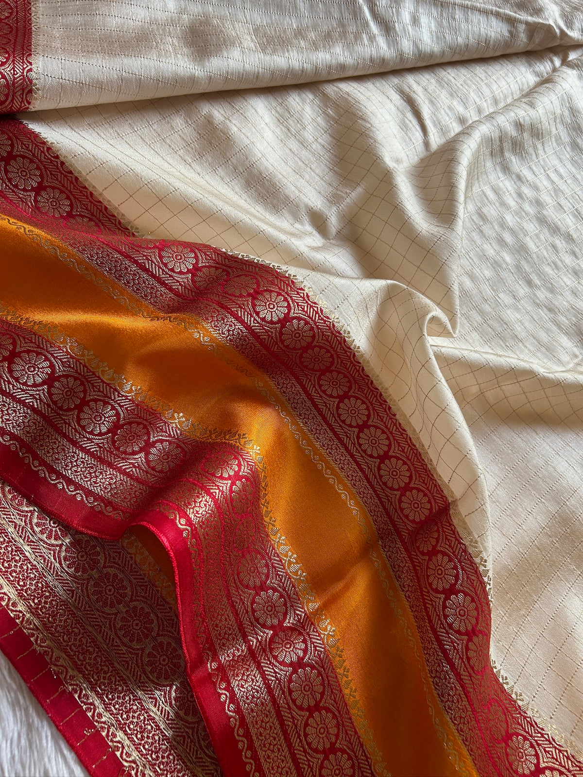 NYD111 : Off white-orange-red
